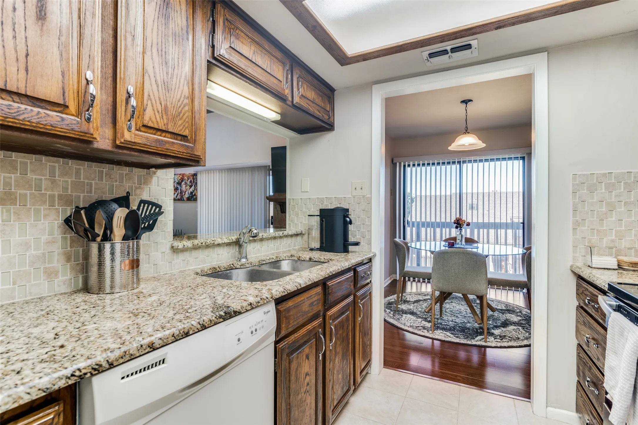 Condominium For Sale in Rockwall County , 1028 Signal Ridge Place, Rockwall, Texas 75032, 3 Bedroom, 2 Bathroom, Garage spaces, 1,643 Sqft, built in 1984, mls#21310732, Real Estate Agent in Rockwall, Homes For Sale in Rockwall county, Homes For Sale in Rockwall, Realtor in Rockwall Texas, Real Estate Brokerage Independent Realty Texas, Luminita Cordes Realtor