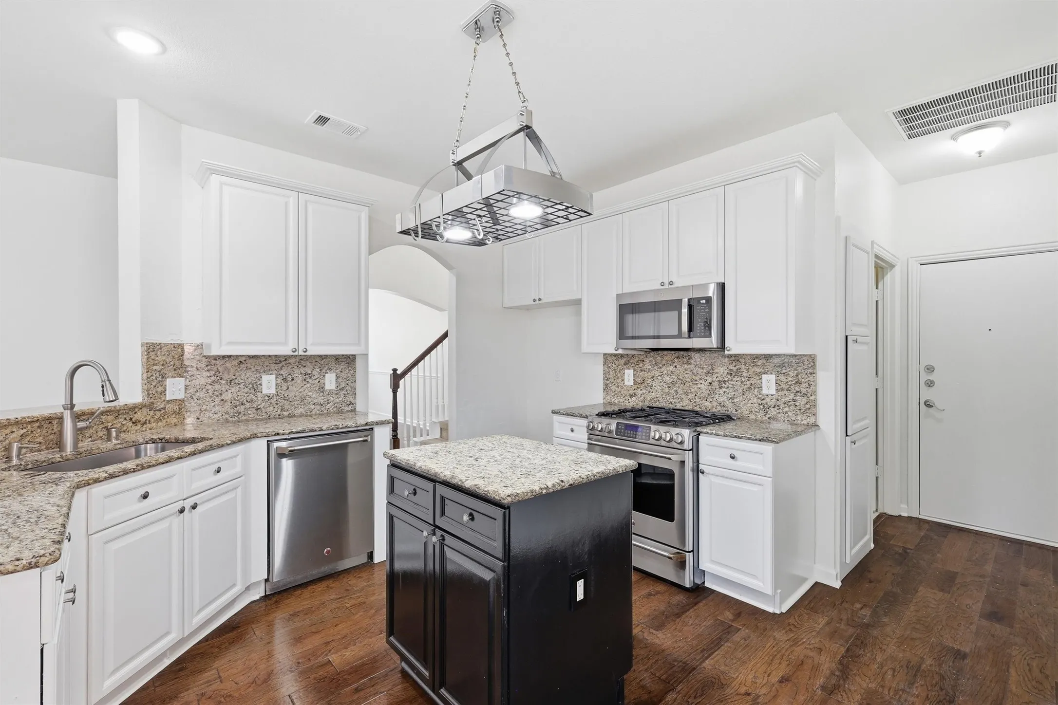 Single Family Residence For Sale in Denton County , 3631 Appalachian Way, Flower Mound, Texas 75022, 4 Bedroom, 3 Bathroom, 2 Garage spaces, 2,374 Sqft, built in 1997, mls#21309876, Real Estate Agent in Flower Mound, Homes For Sale in Denton county, Homes For Sale in Flower Mound, Realtor in Flower Mound Texas, Real Estate Brokerage Independent Realty Texas, Luminita Cordes Realtor
