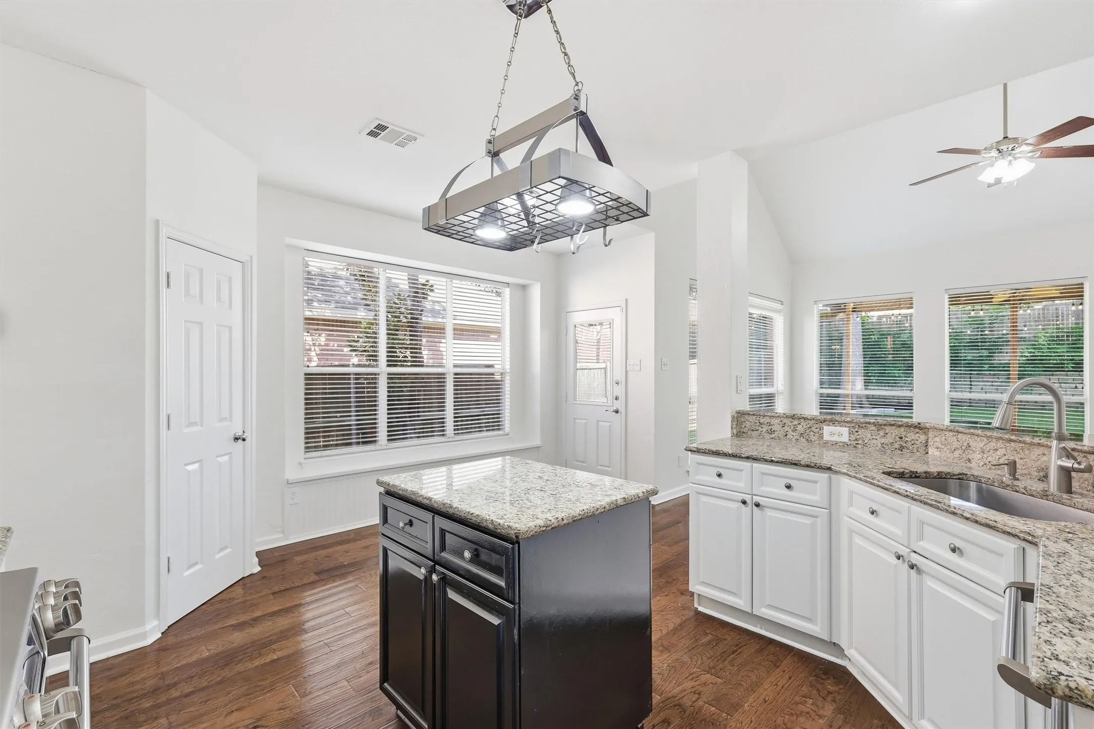 Single Family Residence For Sale in Denton County , 3631 Appalachian Way, Flower Mound, Texas 75022, 4 Bedroom, 3 Bathroom, 2 Garage spaces, 2,374 Sqft, built in 1997, mls#21309876, Real Estate Agent in Flower Mound, Homes For Sale in Denton county, Homes For Sale in Flower Mound, Realtor in Flower Mound Texas, Real Estate Brokerage Independent Realty Texas, Luminita Cordes Realtor