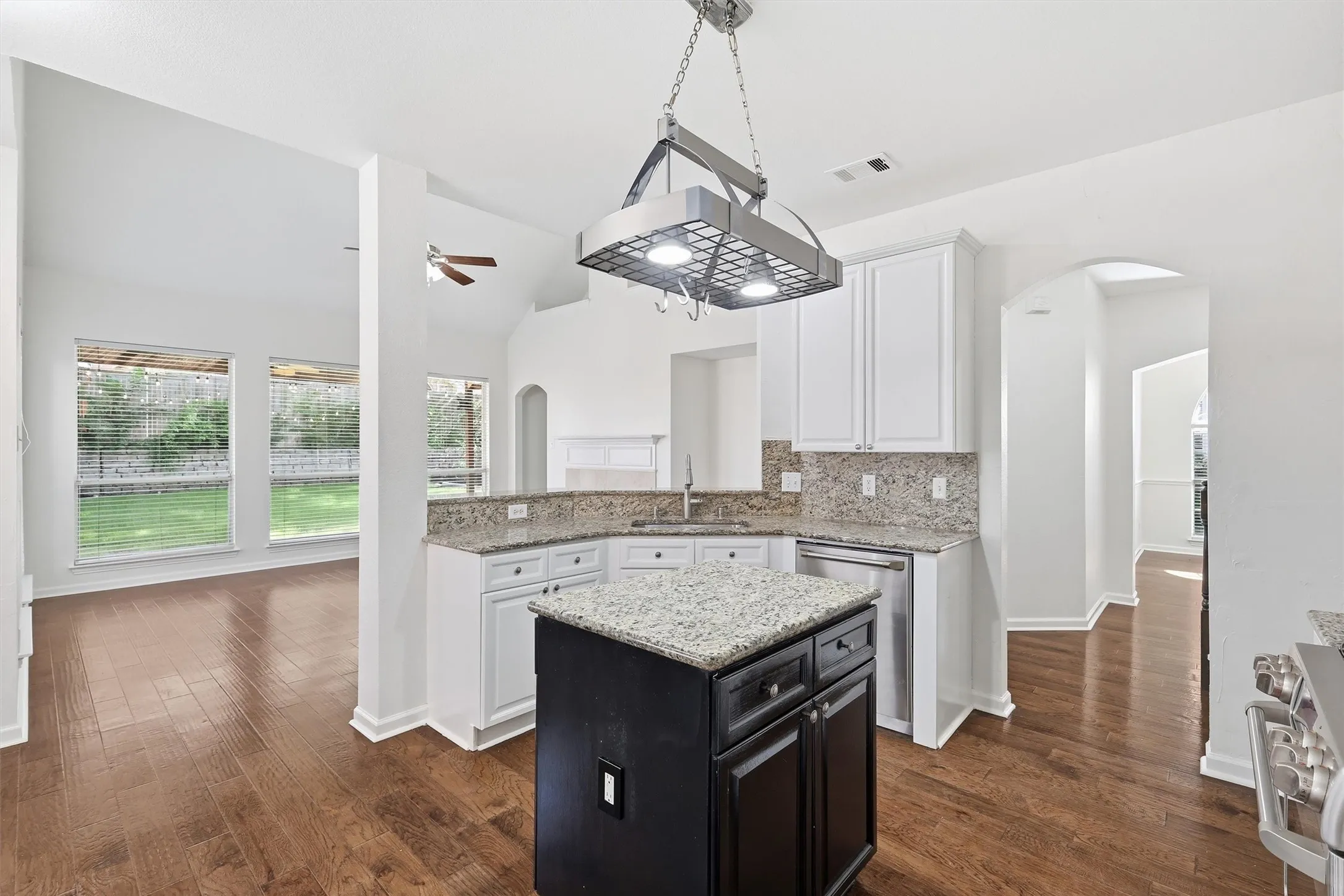 Single Family Residence For Sale in Denton County , 3631 Appalachian Way, Flower Mound, Texas 75022, 4 Bedroom, 3 Bathroom, 2 Garage spaces, 2,374 Sqft, built in 1997, mls#21309876, Real Estate Agent in Flower Mound, Homes For Sale in Denton county, Homes For Sale in Flower Mound, Realtor in Flower Mound Texas, Real Estate Brokerage Independent Realty Texas, Luminita Cordes Realtor