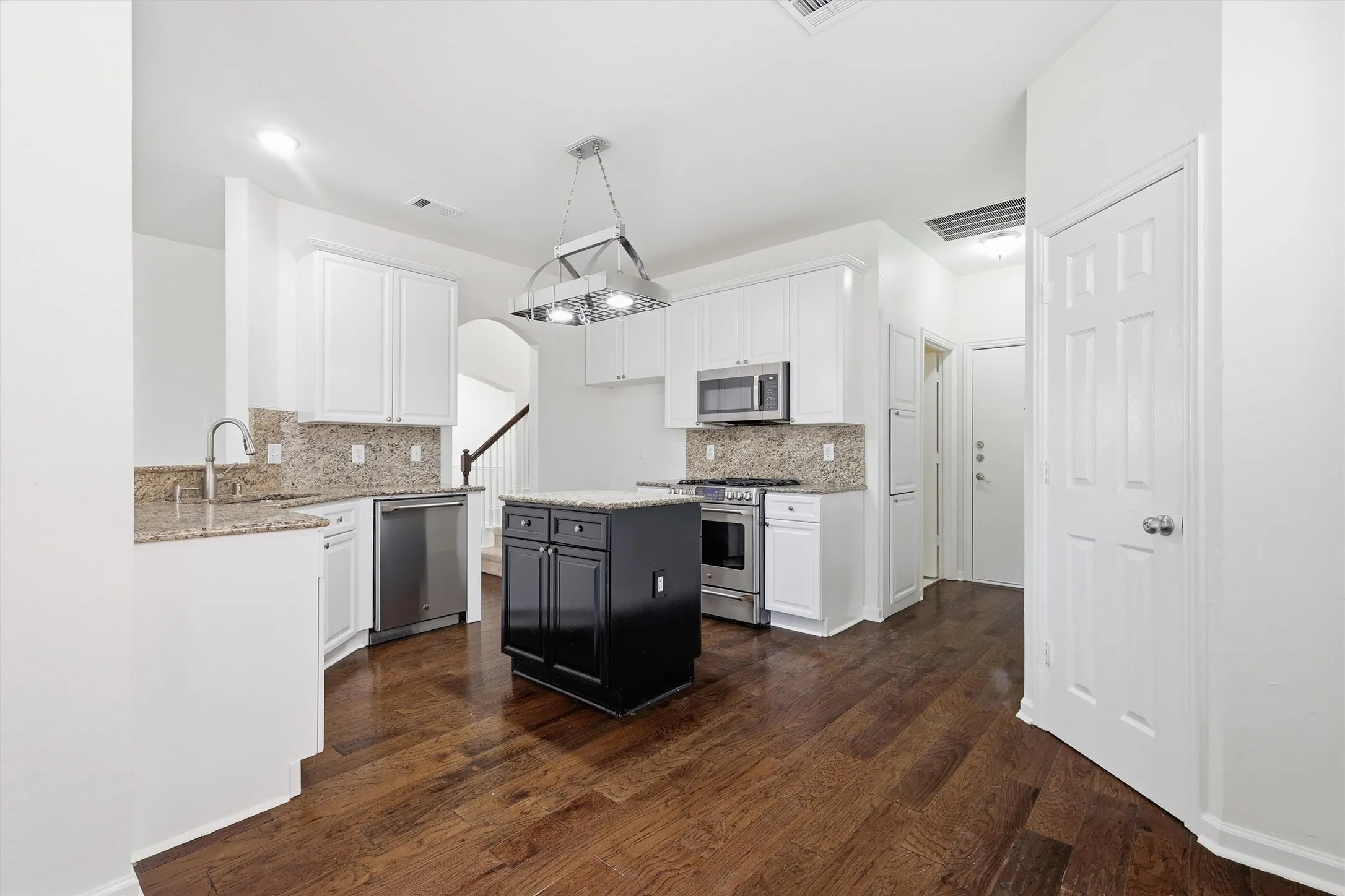Single Family Residence For Sale in Denton County , 3631 Appalachian Way, Flower Mound, Texas 75022, 4 Bedroom, 3 Bathroom, 2 Garage spaces, 2,374 Sqft, built in 1997, mls#21309876, Real Estate Agent in Flower Mound, Homes For Sale in Denton county, Homes For Sale in Flower Mound, Realtor in Flower Mound Texas, Real Estate Brokerage Independent Realty Texas, Luminita Cordes Realtor