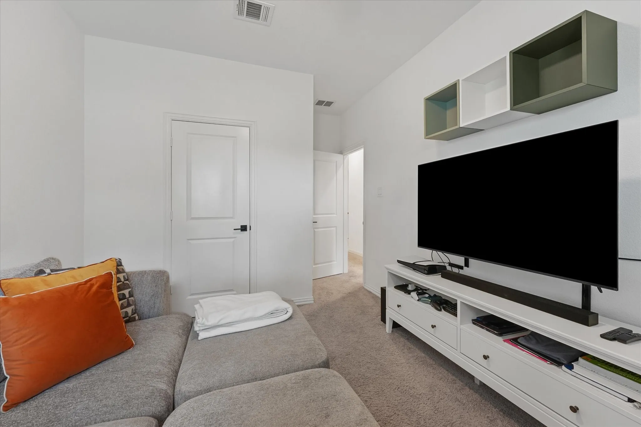 Single Family Residence For Sale in Dallas County , 7562 Edgeware Road, Dallas, Texas 75228, 3 Bedroom, 3 Bathroom, 2 Garage spaces, 1,649 Sqft, built in 2024, mls#21310582, Real Estate Agent in Dallas, Homes For Sale in Dallas county, Homes For Sale in Dallas, Realtor in Dallas Texas, Real Estate Brokerage Independent Realty Texas, Luminita Cordes Realtor