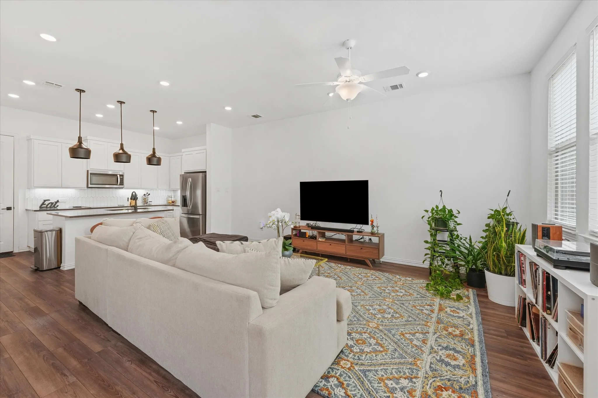 Single Family Residence For Sale in Dallas County , 7562 Edgeware Road, Dallas, Texas 75228, 3 Bedroom, 3 Bathroom, 2 Garage spaces, 1,649 Sqft, built in 2024, mls#21310582, Real Estate Agent in Dallas, Homes For Sale in Dallas county, Homes For Sale in Dallas, Realtor in Dallas Texas, Real Estate Brokerage Independent Realty Texas, Luminita Cordes Realtor