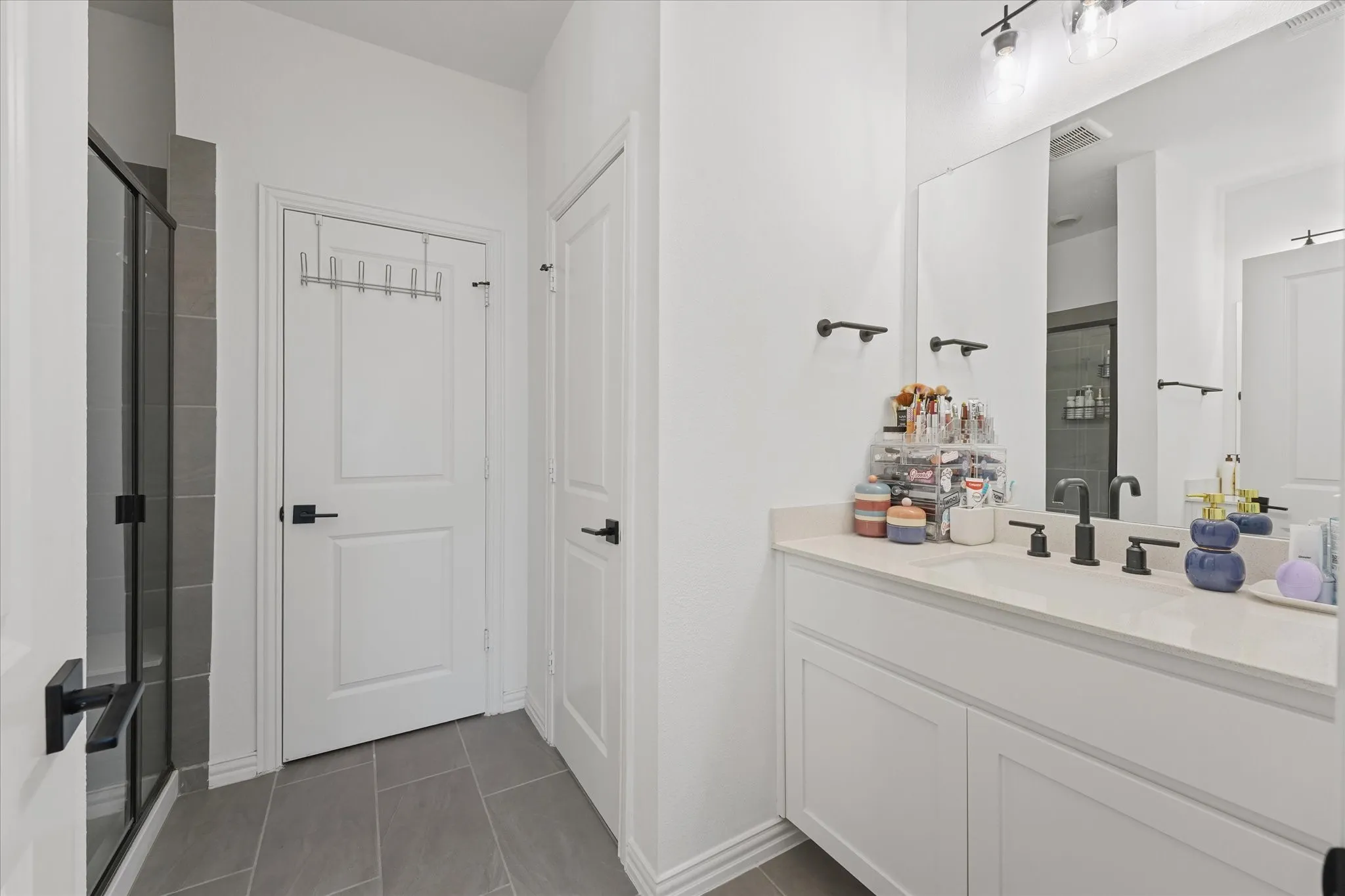 Single Family Residence For Sale in Dallas County , 7562 Edgeware Road, Dallas, Texas 75228, 3 Bedroom, 3 Bathroom, 2 Garage spaces, 1,649 Sqft, built in 2024, mls#21310582, Real Estate Agent in Dallas, Homes For Sale in Dallas county, Homes For Sale in Dallas, Realtor in Dallas Texas, Real Estate Brokerage Independent Realty Texas, Luminita Cordes Realtor