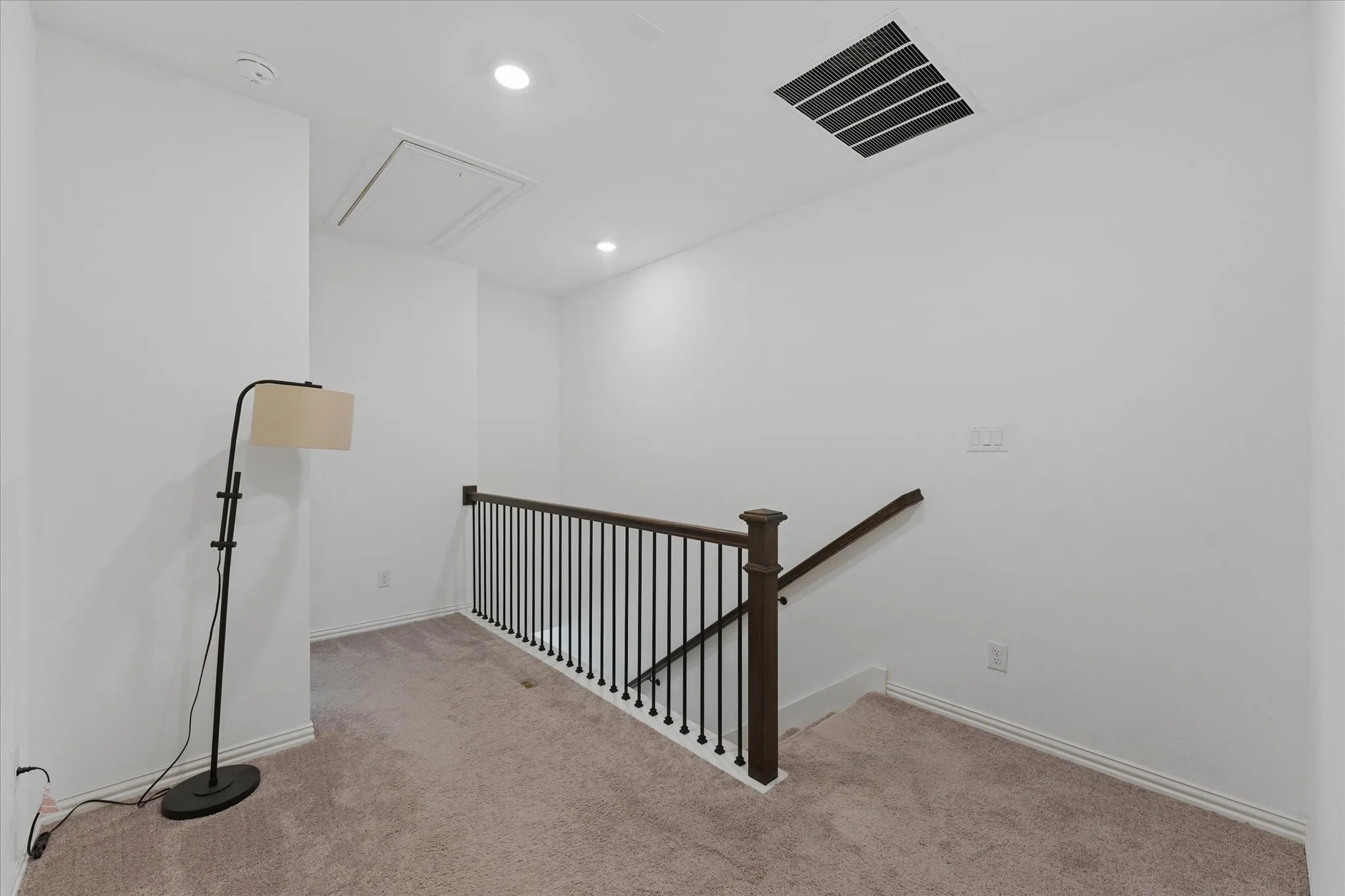 Single Family Residence For Sale in Dallas County , 7562 Edgeware Road, Dallas, Texas 75228, 3 Bedroom, 3 Bathroom, 2 Garage spaces, 1,649 Sqft, built in 2024, mls#21310582, Real Estate Agent in Dallas, Homes For Sale in Dallas county, Homes For Sale in Dallas, Realtor in Dallas Texas, Real Estate Brokerage Independent Realty Texas, Luminita Cordes Realtor