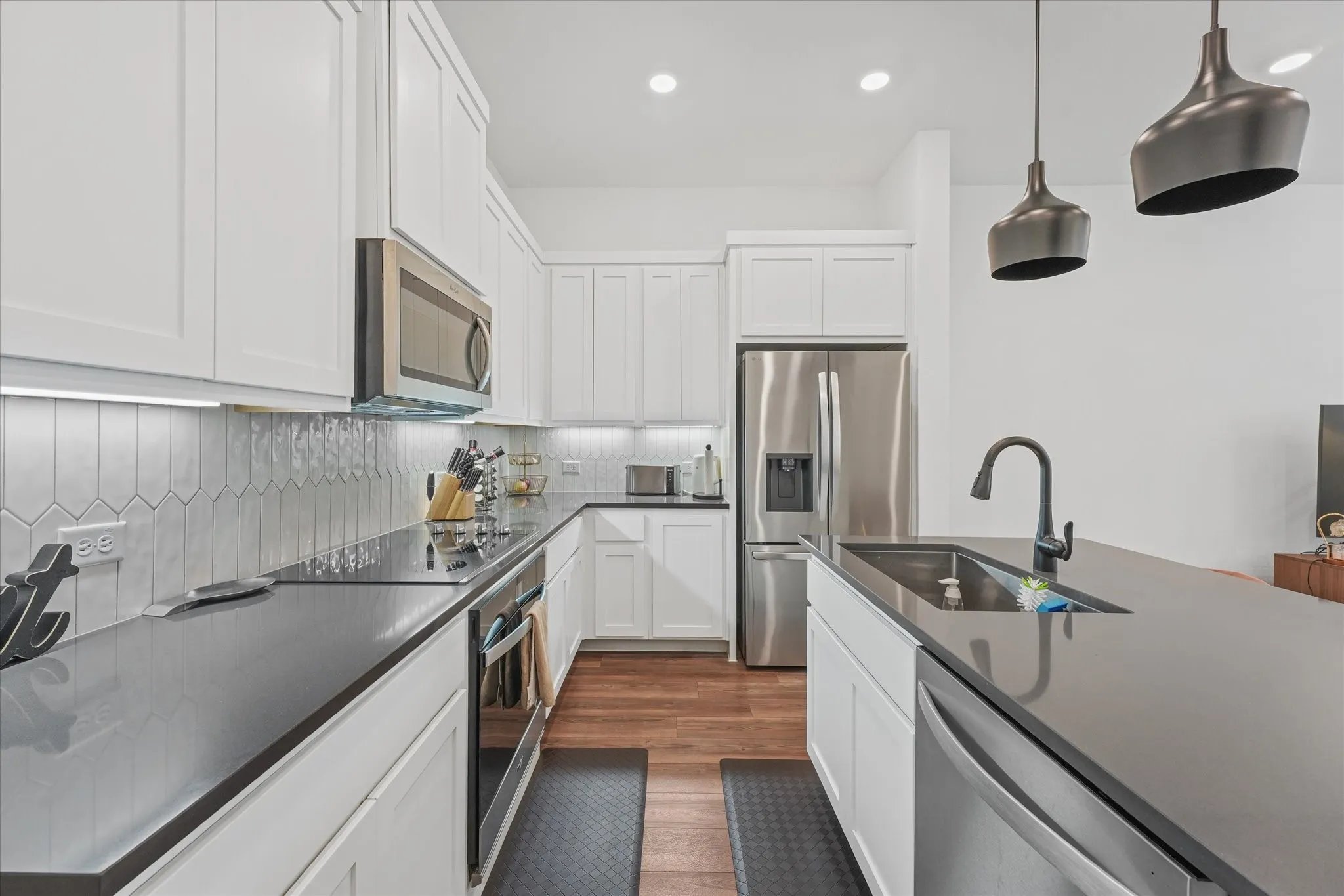 Single Family Residence For Sale in Dallas County , 7562 Edgeware Road, Dallas, Texas 75228, 3 Bedroom, 3 Bathroom, 2 Garage spaces, 1,649 Sqft, built in 2024, mls#21310582, Real Estate Agent in Dallas, Homes For Sale in Dallas county, Homes For Sale in Dallas, Realtor in Dallas Texas, Real Estate Brokerage Independent Realty Texas, Luminita Cordes Realtor