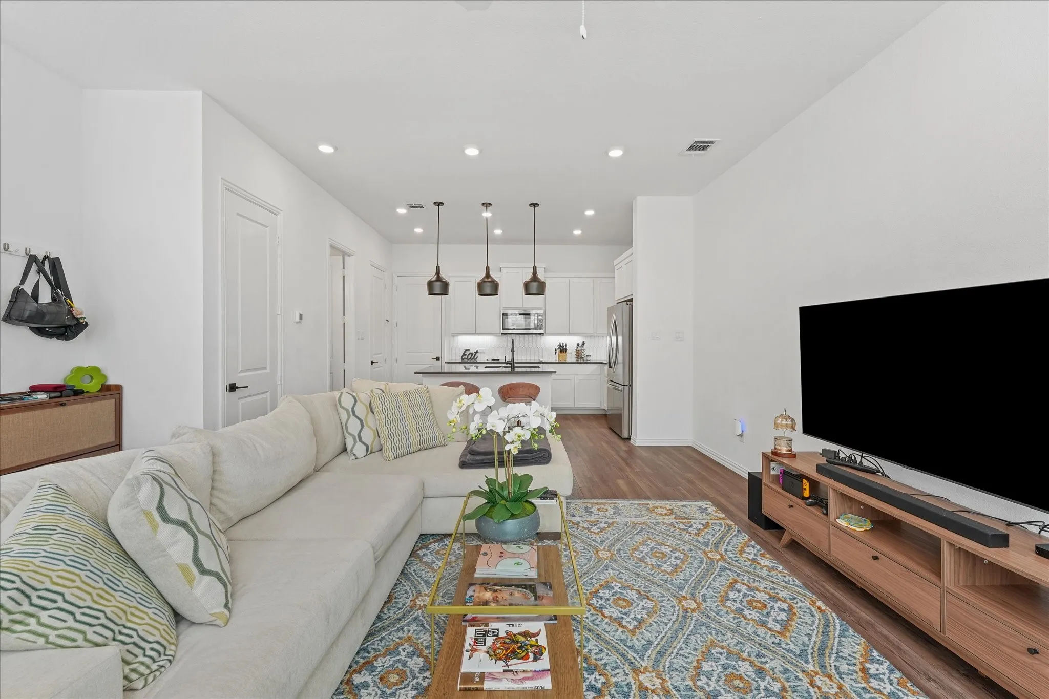 Single Family Residence For Sale in Dallas County , 7562 Edgeware Road, Dallas, Texas 75228, 3 Bedroom, 3 Bathroom, 2 Garage spaces, 1,649 Sqft, built in 2024, mls#21310582, Real Estate Agent in Dallas, Homes For Sale in Dallas county, Homes For Sale in Dallas, Realtor in Dallas Texas, Real Estate Brokerage Independent Realty Texas, Luminita Cordes Realtor