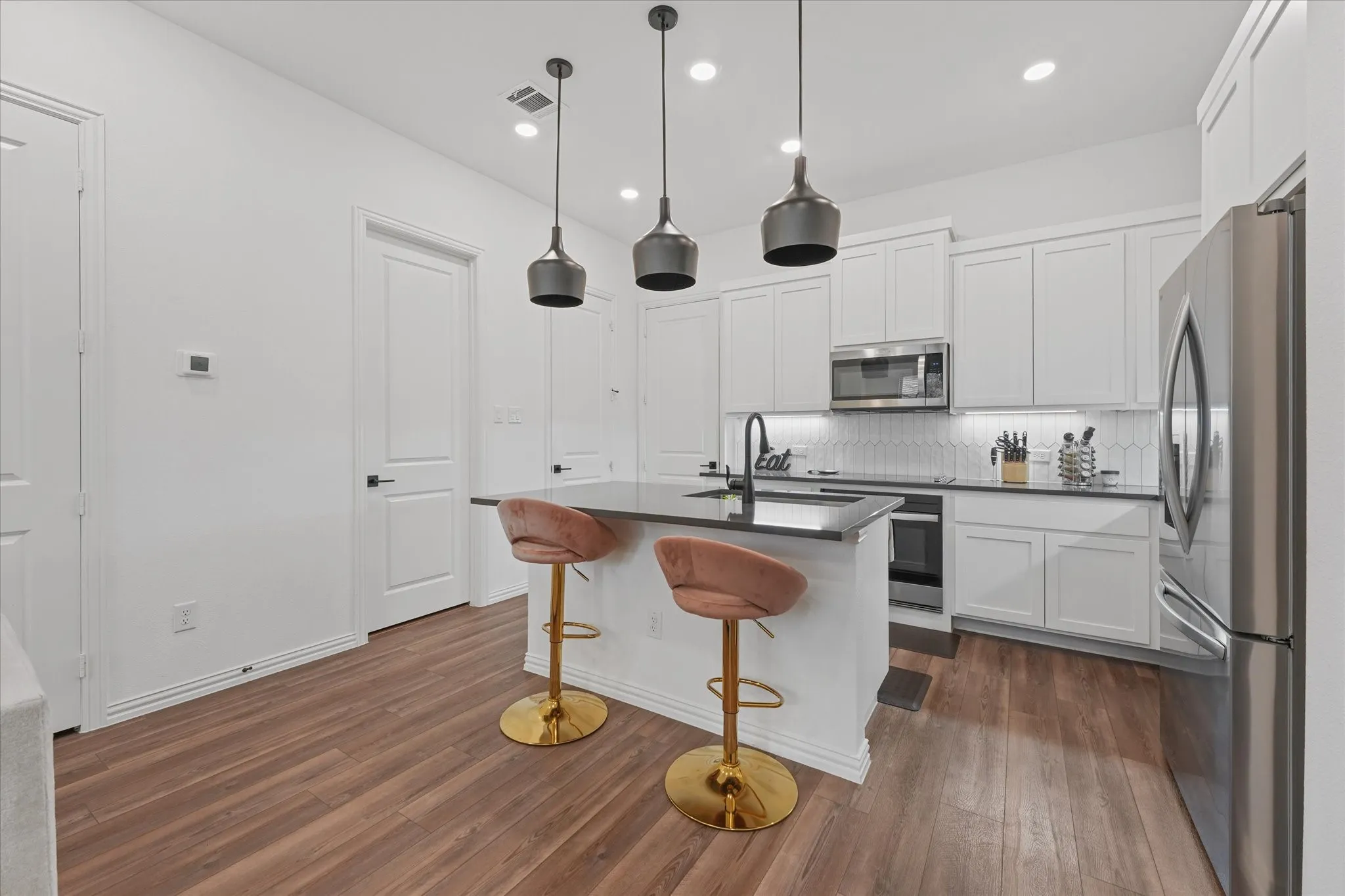 Single Family Residence For Sale in Dallas County , 7562 Edgeware Road, Dallas, Texas 75228, 3 Bedroom, 3 Bathroom, 2 Garage spaces, 1,649 Sqft, built in 2024, mls#21310582, Real Estate Agent in Dallas, Homes For Sale in Dallas county, Homes For Sale in Dallas, Realtor in Dallas Texas, Real Estate Brokerage Independent Realty Texas, Luminita Cordes Realtor