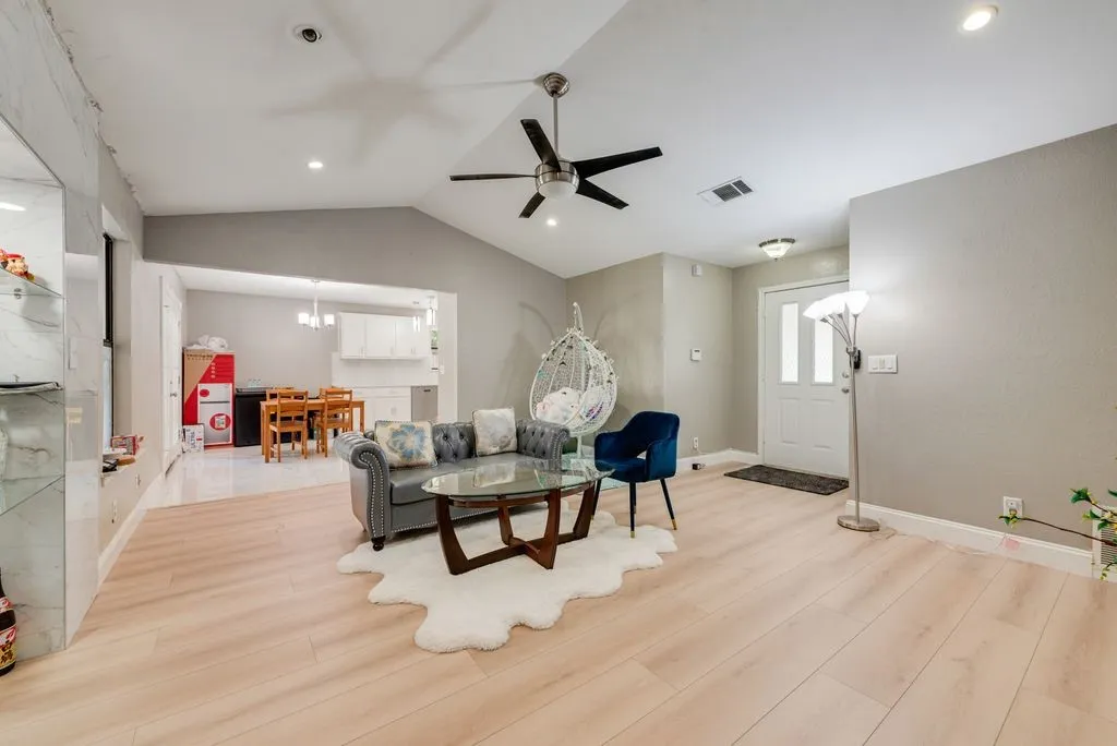 Single Family Residence For Sale in Tarrant County , 205 Freedom Lane, Arlington, Texas 76002, 4 Bedrooms, 2 Bathrooms, 2 Garage spaces, 1,614 Sqft, built in 1986, Price $275,000, mls#21310884, Real Estate Agent in Arlington, Homes For Sale in Tarrant county, Homes For Sale in Arlington, Realtor in Arlington Texas, Real Estate Brokerage Independent Realty Texas, Luminita Cordes Realtor