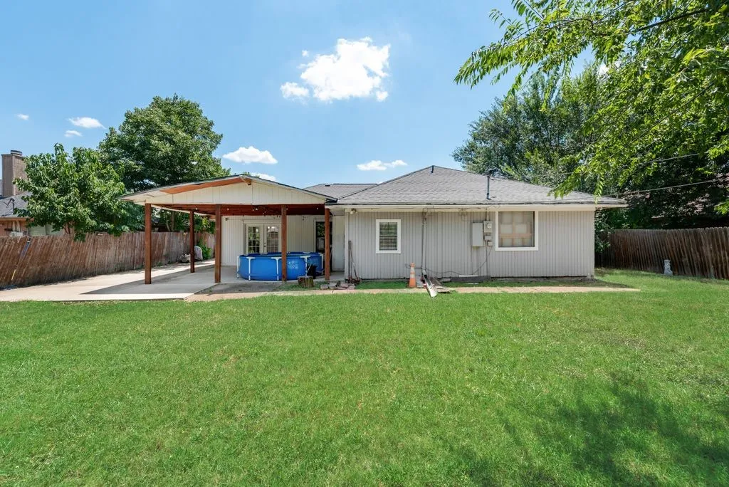 Single Family Residence For Sale in Tarrant County , 205 Freedom Lane, Arlington, Texas 76002, 4 Bedrooms, 2 Bathrooms, 2 Garage spaces, 1,614 Sqft, built in 1986, Price $275,000, mls#21310884, Real Estate Agent in Arlington, Homes For Sale in Tarrant county, Homes For Sale in Arlington, Realtor in Arlington Texas, Real Estate Brokerage Independent Realty Texas, Luminita Cordes Realtor