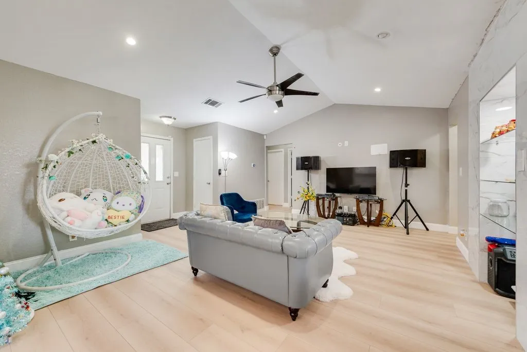 Single Family Residence For Sale in Tarrant County , 205 Freedom Lane, Arlington, Texas 76002, 4 Bedrooms, 2 Bathrooms, 2 Garage spaces, 1,614 Sqft, built in 1986, Price $275,000, mls#21310884, Real Estate Agent in Arlington, Homes For Sale in Tarrant county, Homes For Sale in Arlington, Realtor in Arlington Texas, Real Estate Brokerage Independent Realty Texas, Luminita Cordes Realtor