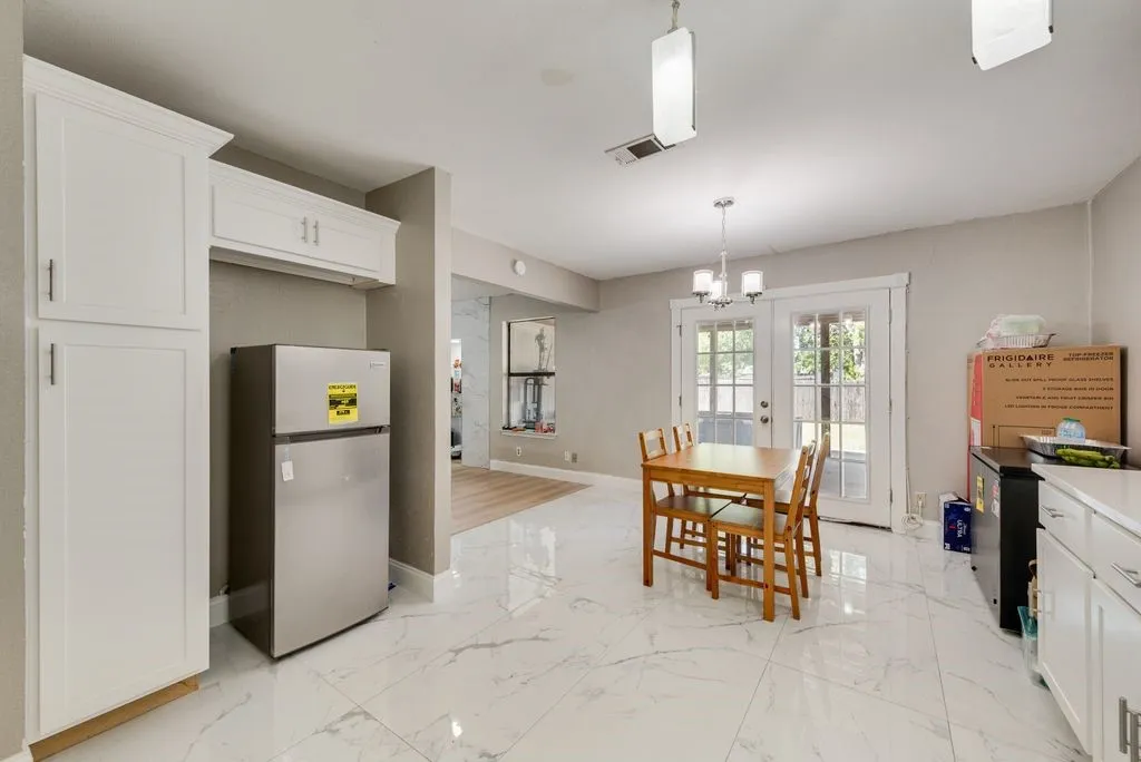 Single Family Residence For Sale in Tarrant County , 205 Freedom Lane, Arlington, Texas 76002, 4 Bedrooms, 2 Bathrooms, 2 Garage spaces, 1,614 Sqft, built in 1986, Price $275,000, mls#21310884, Real Estate Agent in Arlington, Homes For Sale in Tarrant county, Homes For Sale in Arlington, Realtor in Arlington Texas, Real Estate Brokerage Independent Realty Texas, Luminita Cordes Realtor