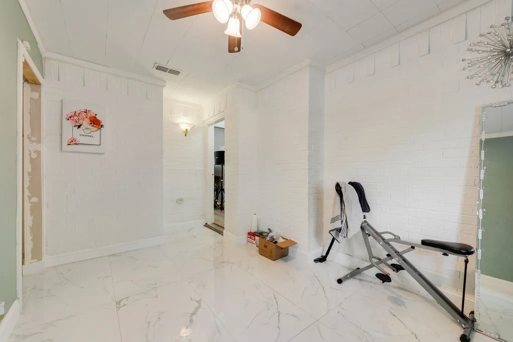 Single Family Residence For Sale in Tarrant County , 205 Freedom Lane, Arlington, Texas 76002, 4 Bedrooms, 2 Bathrooms, 2 Garage spaces, 1,614 Sqft, built in 1986, Price $275,000, mls#21310884, Real Estate Agent in Arlington, Homes For Sale in Tarrant county, Homes For Sale in Arlington, Realtor in Arlington Texas, Real Estate Brokerage Independent Realty Texas, Luminita Cordes Realtor