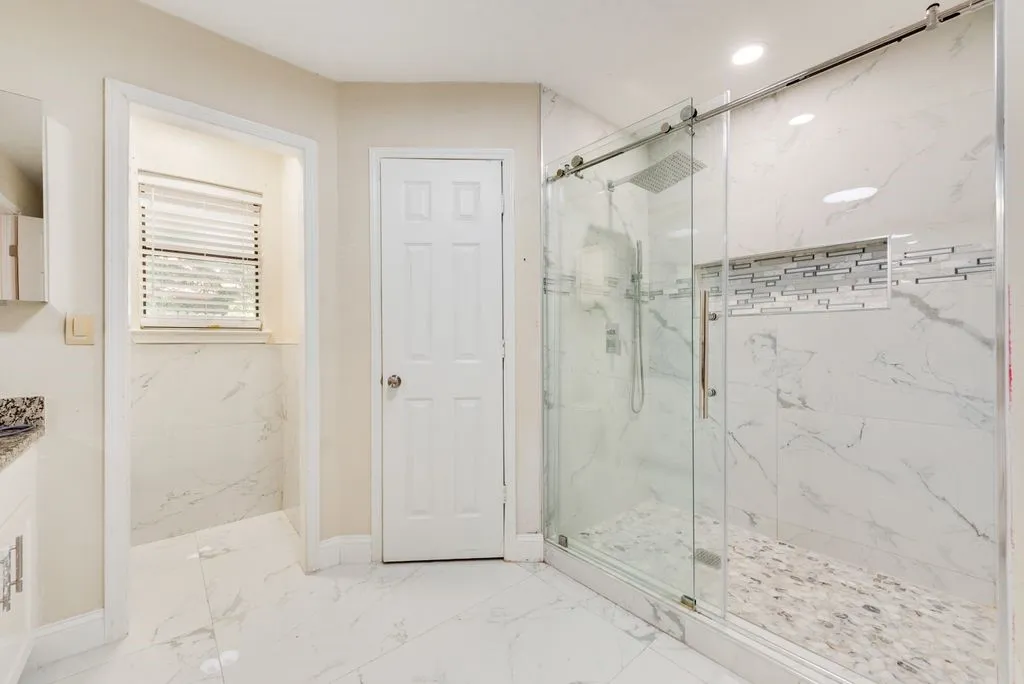 Single Family Residence For Sale in Tarrant County , 205 Freedom Lane, Arlington, Texas 76002, 4 Bedrooms, 2 Bathrooms, 2 Garage spaces, 1,614 Sqft, built in 1986, Price $275,000, mls#21310884, Real Estate Agent in Arlington, Homes For Sale in Tarrant county, Homes For Sale in Arlington, Realtor in Arlington Texas, Real Estate Brokerage Independent Realty Texas, Luminita Cordes Realtor