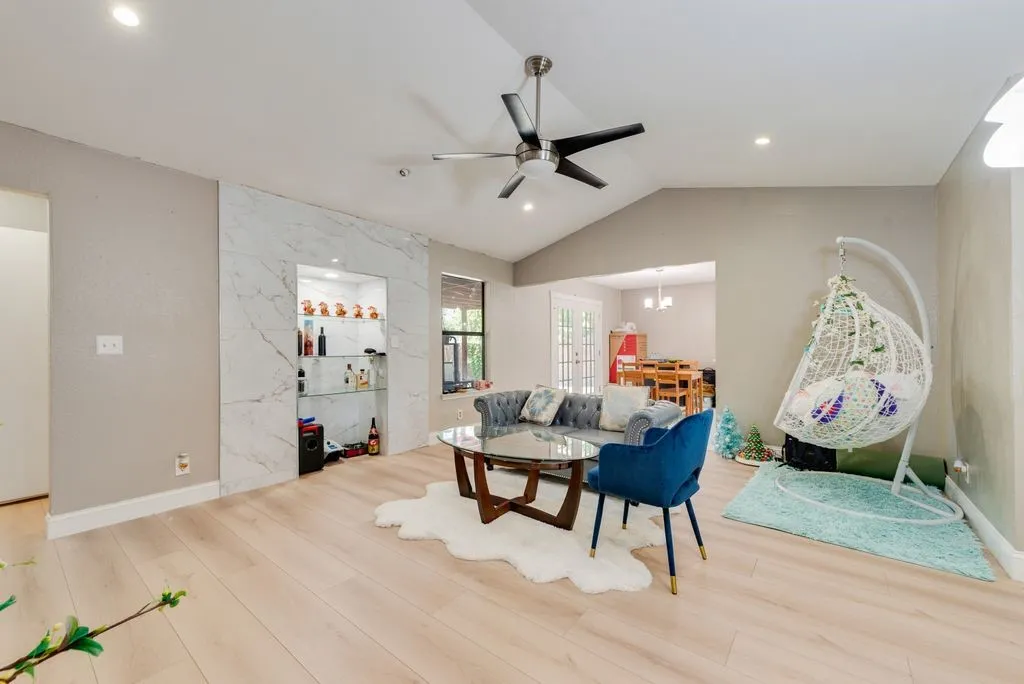 Single Family Residence For Sale in Tarrant County , 205 Freedom Lane, Arlington, Texas 76002, 4 Bedrooms, 2 Bathrooms, 2 Garage spaces, 1,614 Sqft, built in 1986, Price $275,000, mls#21310884, Real Estate Agent in Arlington, Homes For Sale in Tarrant county, Homes For Sale in Arlington, Realtor in Arlington Texas, Real Estate Brokerage Independent Realty Texas, Luminita Cordes Realtor