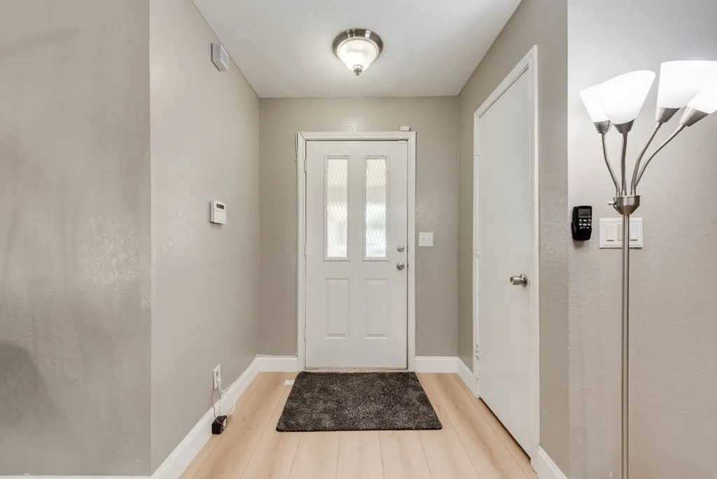 Single Family Residence For Sale in Tarrant County , 205 Freedom Lane, Arlington, Texas 76002, 4 Bedrooms, 2 Bathrooms, 2 Garage spaces, 1,614 Sqft, built in 1986, Price $275,000, mls#21310884, Real Estate Agent in Arlington, Homes For Sale in Tarrant county, Homes For Sale in Arlington, Realtor in Arlington Texas, Real Estate Brokerage Independent Realty Texas, Luminita Cordes Realtor