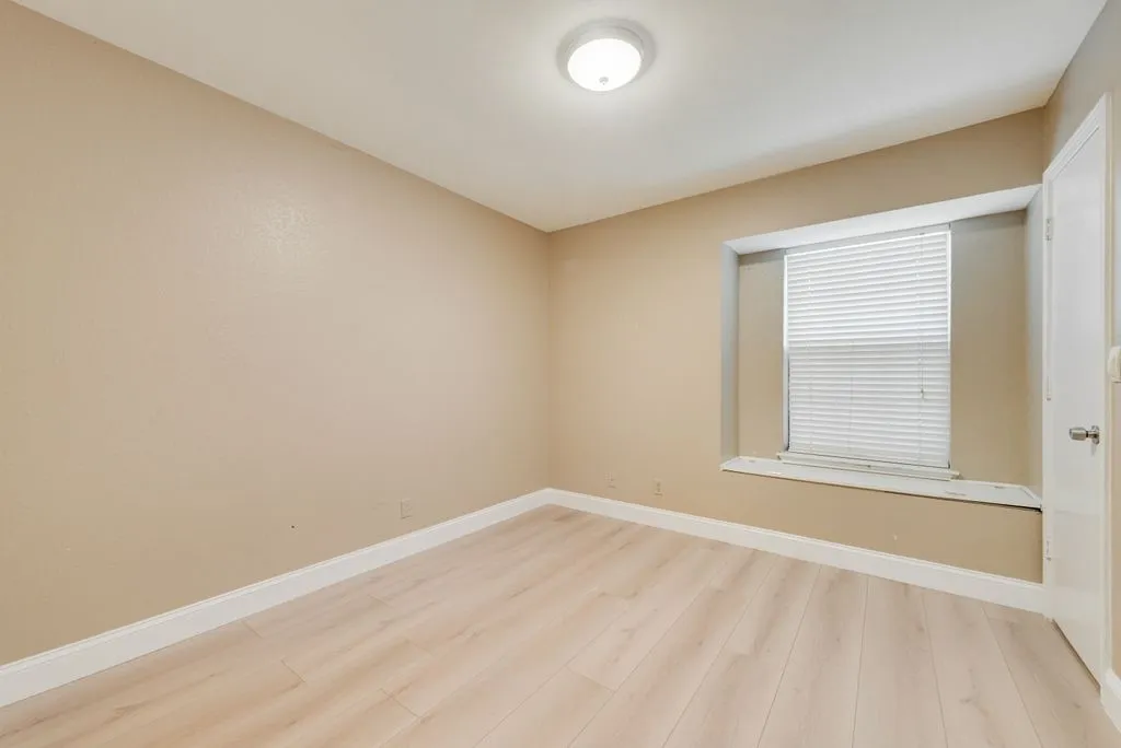 Single Family Residence For Sale in Tarrant County , 205 Freedom Lane, Arlington, Texas 76002, 4 Bedrooms, 2 Bathrooms, 2 Garage spaces, 1,614 Sqft, built in 1986, Price $275,000, mls#21310884, Real Estate Agent in Arlington, Homes For Sale in Tarrant county, Homes For Sale in Arlington, Realtor in Arlington Texas, Real Estate Brokerage Independent Realty Texas, Luminita Cordes Realtor
