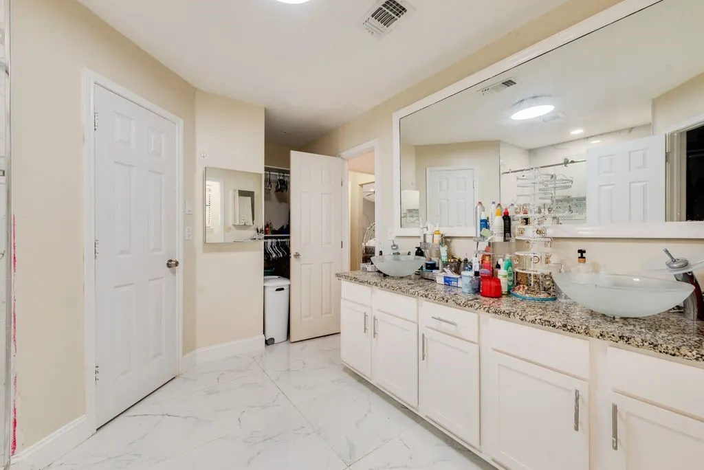 Single Family Residence For Sale in Tarrant County , 205 Freedom Lane, Arlington, Texas 76002, 4 Bedrooms, 2 Bathrooms, 2 Garage spaces, 1,614 Sqft, built in 1986, Price $275,000, mls#21310884, Real Estate Agent in Arlington, Homes For Sale in Tarrant county, Homes For Sale in Arlington, Realtor in Arlington Texas, Real Estate Brokerage Independent Realty Texas, Luminita Cordes Realtor