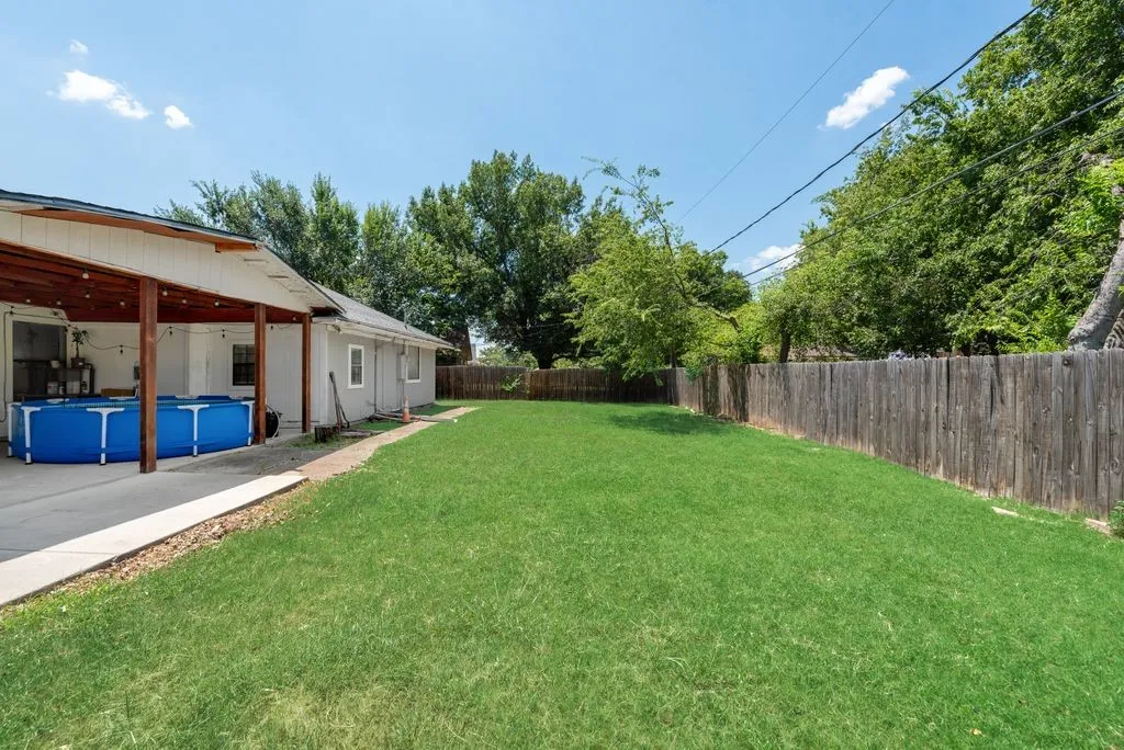 Single Family Residence For Sale in Tarrant County , 205 Freedom Lane, Arlington, Texas 76002, 4 Bedrooms, 2 Bathrooms, 2 Garage spaces, 1,614 Sqft, built in 1986, Price $275,000, mls#21310884, Real Estate Agent in Arlington, Homes For Sale in Tarrant county, Homes For Sale in Arlington, Realtor in Arlington Texas, Real Estate Brokerage Independent Realty Texas, Luminita Cordes Realtor