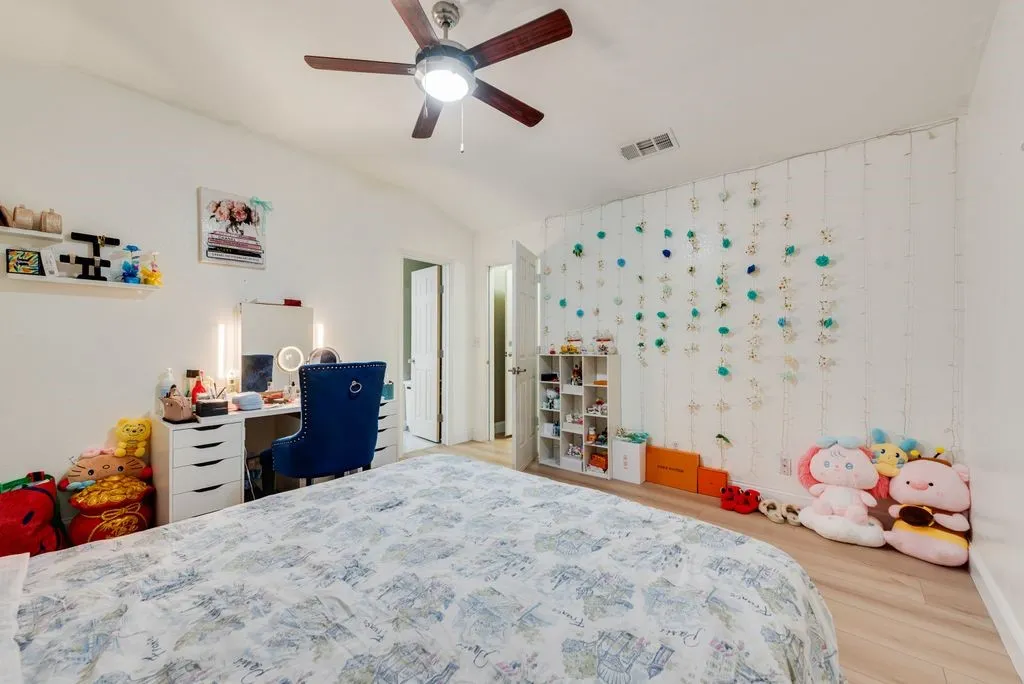Single Family Residence For Sale in Tarrant County , 205 Freedom Lane, Arlington, Texas 76002, 4 Bedrooms, 2 Bathrooms, 2 Garage spaces, 1,614 Sqft, built in 1986, Price $275,000, mls#21310884, Real Estate Agent in Arlington, Homes For Sale in Tarrant county, Homes For Sale in Arlington, Realtor in Arlington Texas, Real Estate Brokerage Independent Realty Texas, Luminita Cordes Realtor