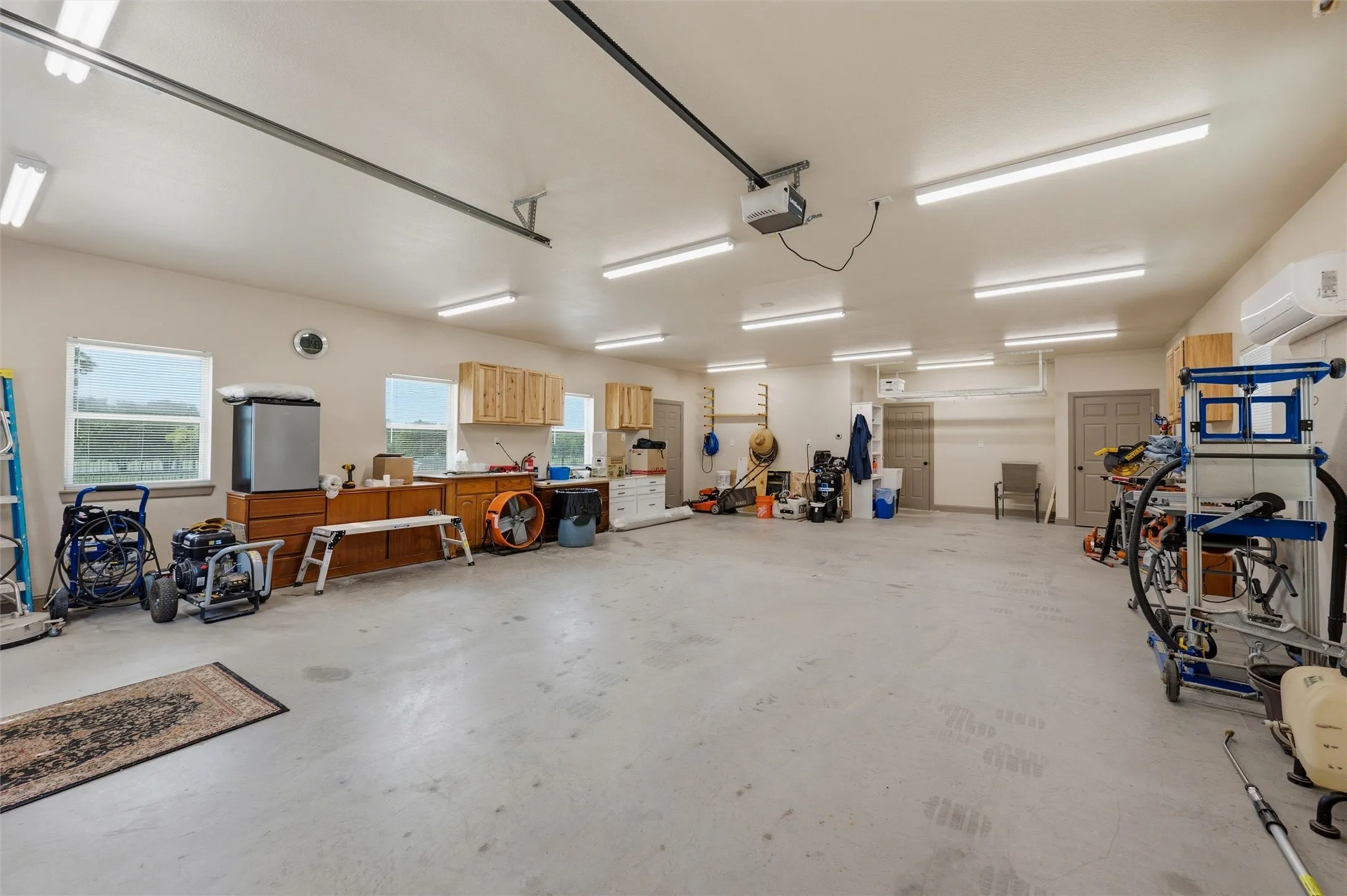 Detached garage and workshop space