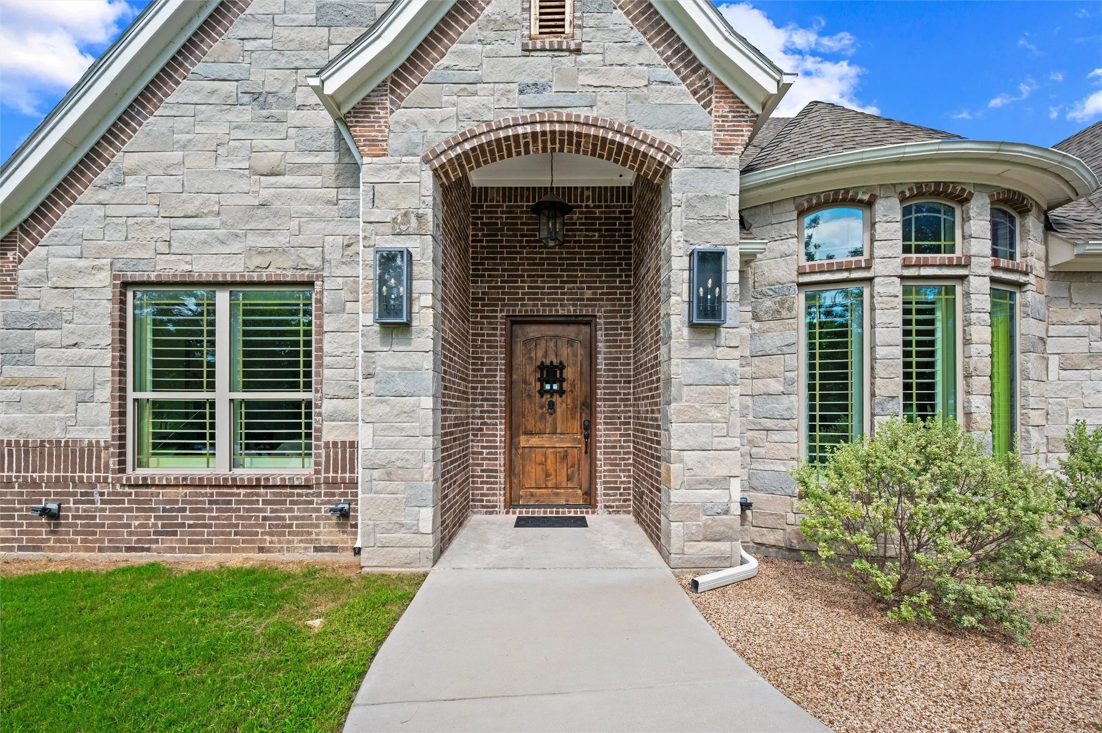 Single Family Residence For Sale in Parker County , 318 Arapahoe Ridge, Weatherford, Texas 76087, 4 Bedroom, 4 Bathroom, 6 Garage spaces, 3,785 Sqft, built in 2021, mls#21309619, Real Estate Agent in Weatherford, Homes For Sale in Parker county, Homes For Sale in Weatherford, Realtor in Weatherford Texas, Real Estate Brokerage Independent Realty Texas, Luminita Cordes Realtor