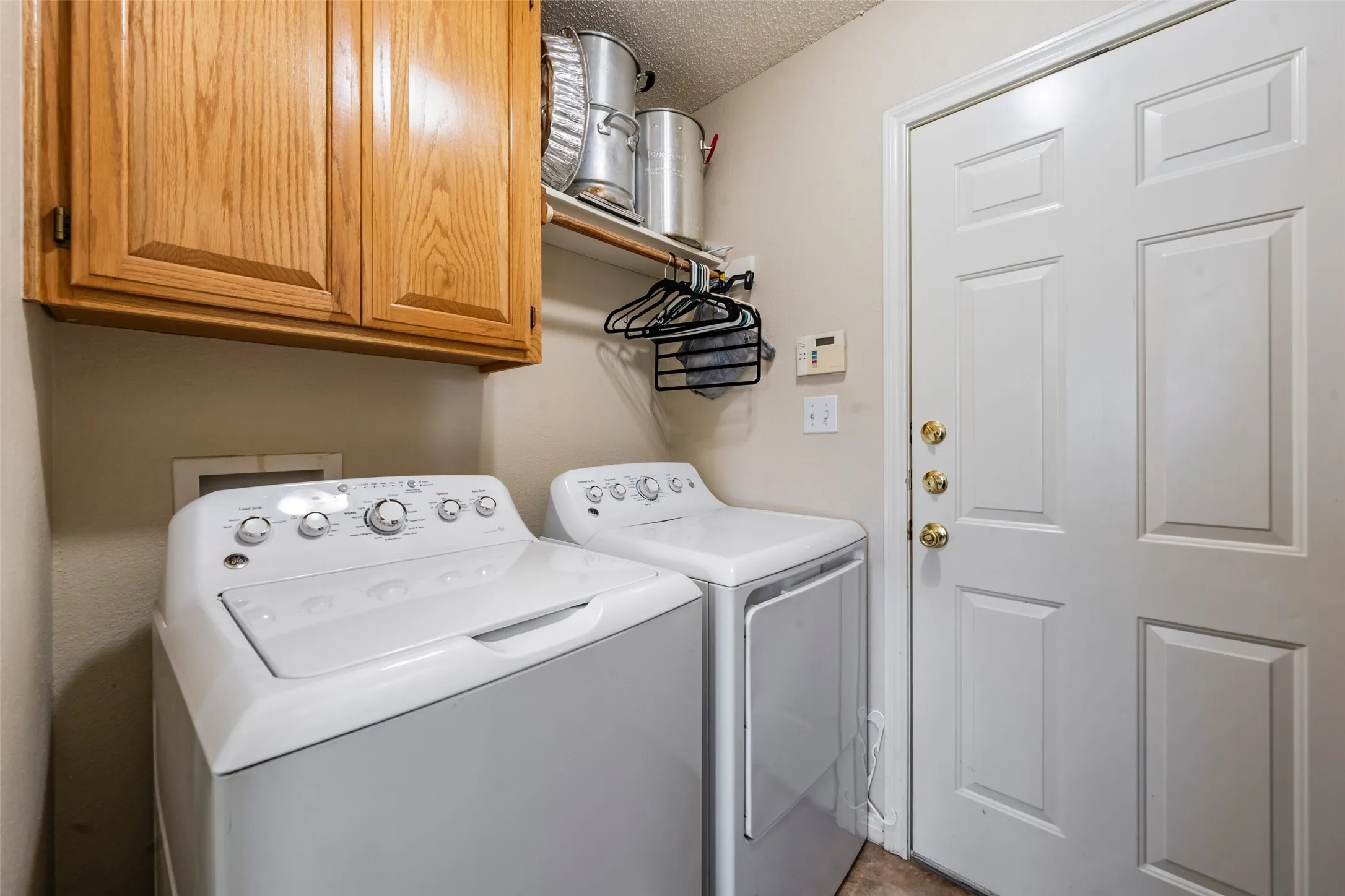 Single Family Residence For Sale in Mc Lennan County , 104 W Jade Drive, Hewitt, Texas 76643, 3 Bedrooms, 2 Bathrooms, 2 Garage spaces, 1,585 Sqft, built in 2003, Price $315,000, mls#21307579, Real Estate Agent in Hewitt, Homes For Sale in Mc Lennan county, Homes For Sale in Hewitt, Realtor in Hewitt Texas, Real Estate Brokerage Independent Realty Texas, Luminita Cordes Realtor