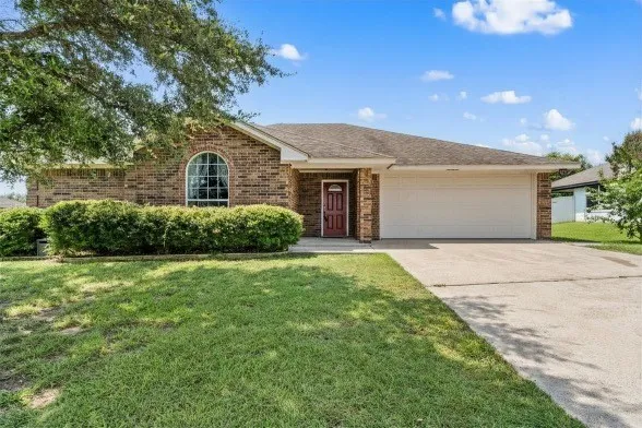 Single Family Residence For Sale in Mc Lennan County , 104 W Jade Drive, Hewitt, Texas 76643, 3 Bedrooms, 2 Bathrooms, 2 Garage spaces, 1,585 Sqft, built in 2003, Price $315,000, mls#21307579, Real Estate Agent in Hewitt, Homes For Sale in Mc Lennan county, Homes For Sale in Hewitt, Realtor in Hewitt Texas, Real Estate Brokerage Independent Realty Texas, Luminita Cordes Realtor