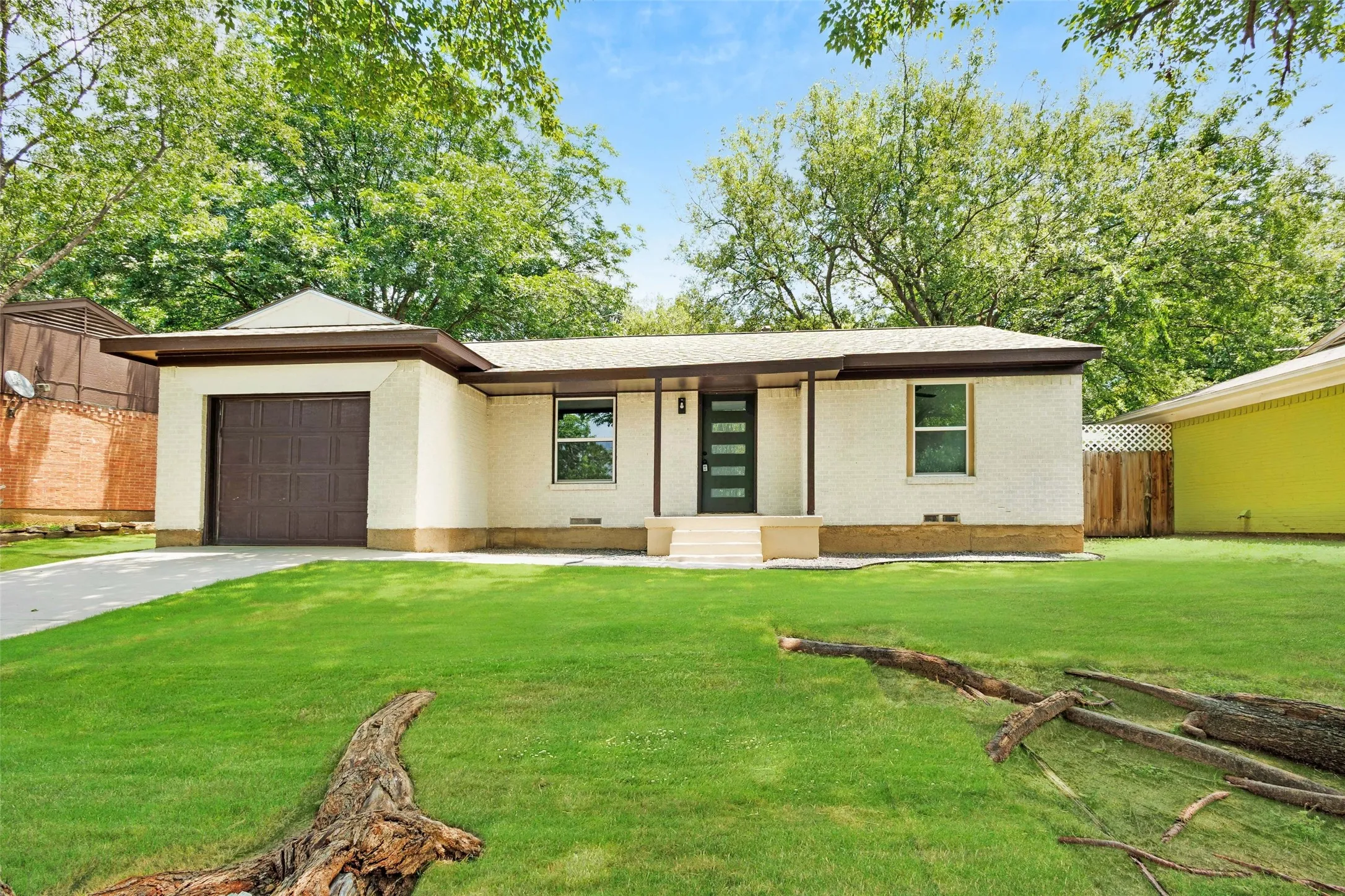 Single Family Residence For Sale in Dallas County , 2648 Springvale Drive, Farmers Branch, Texas 75234, 3 Bedroom, 1 Bathroom, 1 Garage spaces, 1,025 Sqft, built in 1957, mls#21307031, Real Estate Agent in Farmers Branch, Homes For Sale in Dallas county, Homes For Sale in Farmers Branch, Realtor in Farmers Branch Texas, Real Estate Brokerage Independent Realty Texas, Luminita Cordes Realtor