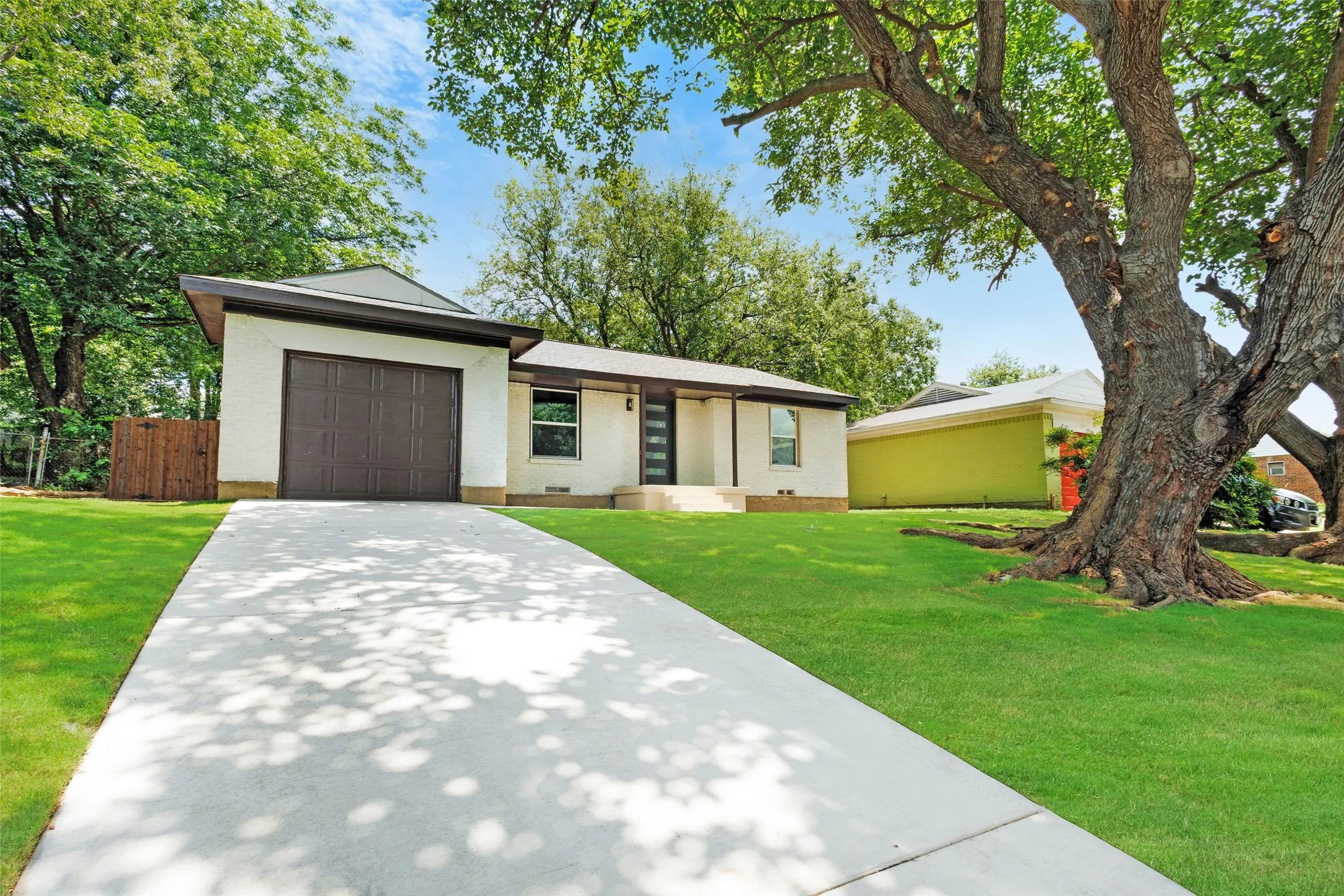 Single Family Residence For Sale in Dallas County , 2648 Springvale Drive, Farmers Branch, Texas 75234, 3 Bedroom, 1 Bathroom, 1 Garage spaces, 1,025 Sqft, built in 1957, mls#21307031, Real Estate Agent in Farmers Branch, Homes For Sale in Dallas county, Homes For Sale in Farmers Branch, Realtor in Farmers Branch Texas, Real Estate Brokerage Independent Realty Texas, Luminita Cordes Realtor