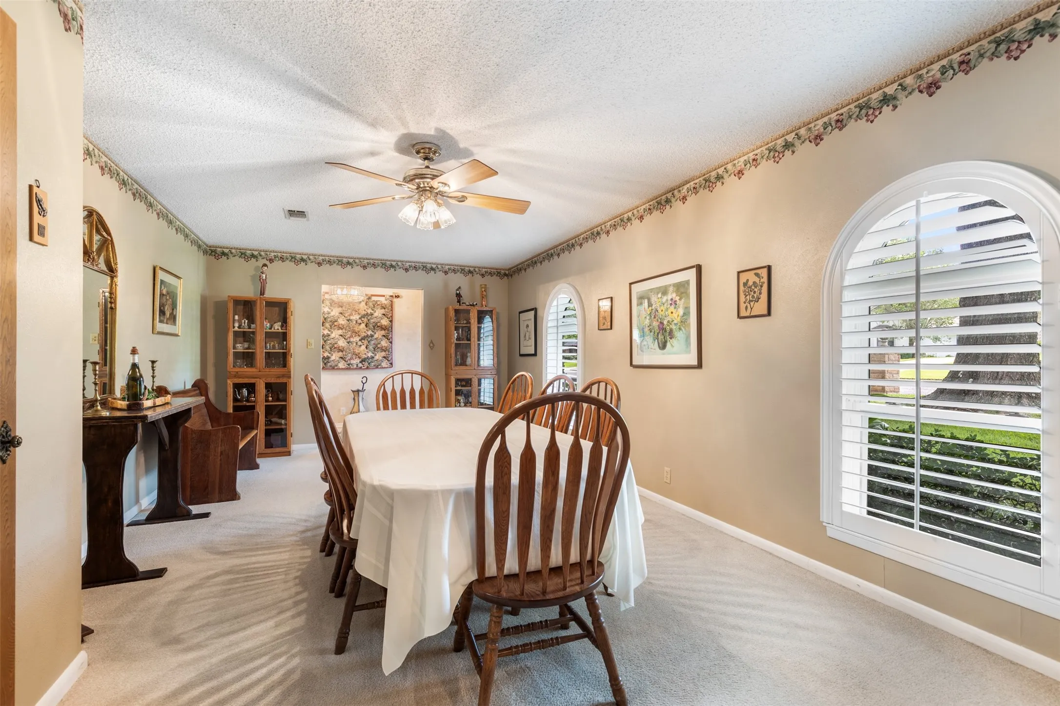 Single Family Residence For Sale in Grayson County , 804 Holland Drive, Denison, Texas 75020, 4 Bedroom, 3 Bathroom, 2 Garage spaces, 2,748 Sqft, built in 1973, mls#21309404, Real Estate Agent in Denison, Homes For Sale in Grayson county, Homes For Sale in Denison, Realtor in Denison Texas, Real Estate Brokerage Independent Realty Texas, Luminita Cordes Realtor