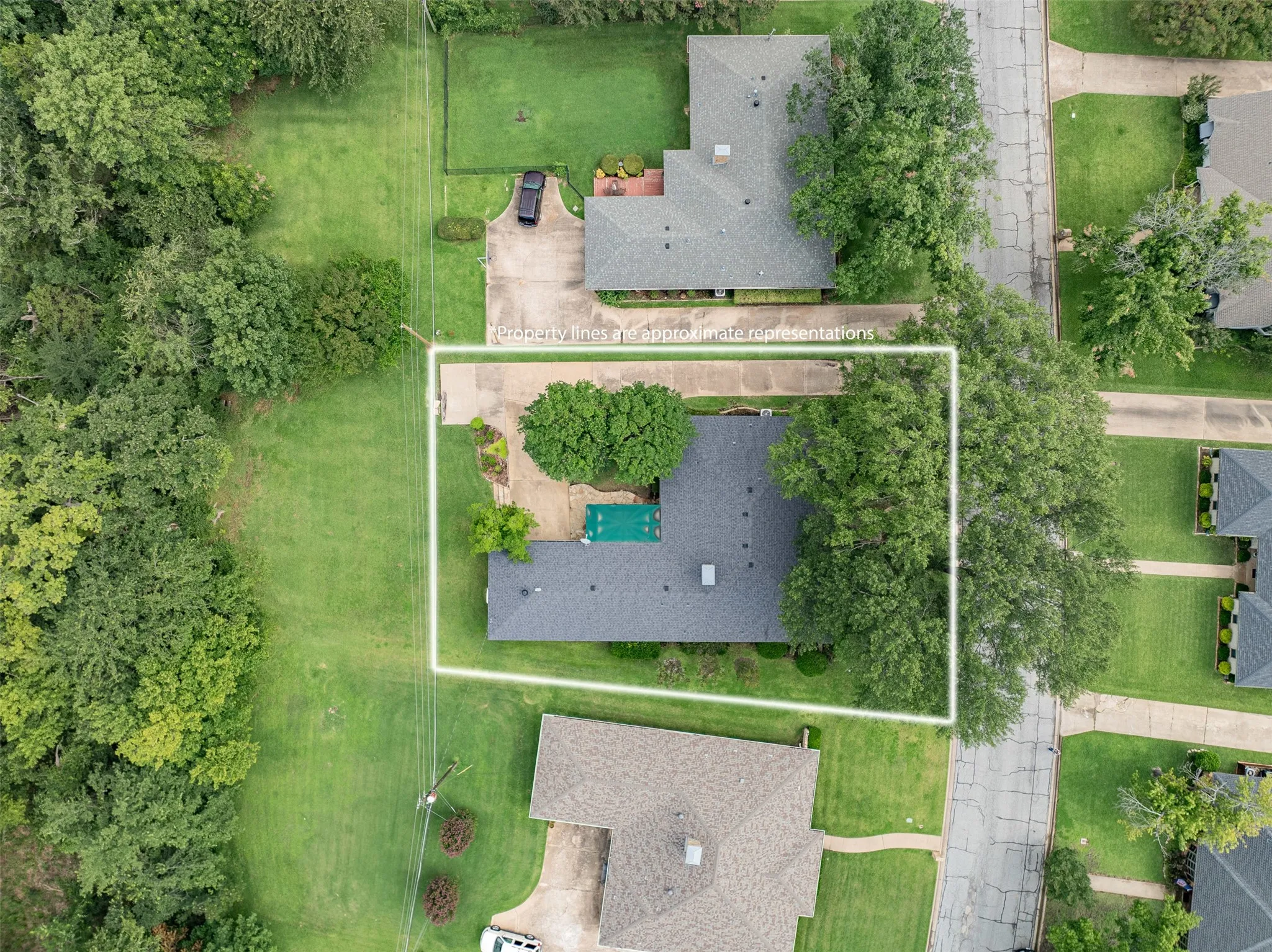 Single Family Residence For Sale in Grayson County , 804 Holland Drive, Denison, Texas 75020, 4 Bedroom, 3 Bathroom, 2 Garage spaces, 2,748 Sqft, built in 1973, mls#21309404, Real Estate Agent in Denison, Homes For Sale in Grayson county, Homes For Sale in Denison, Realtor in Denison Texas, Real Estate Brokerage Independent Realty Texas, Luminita Cordes Realtor
