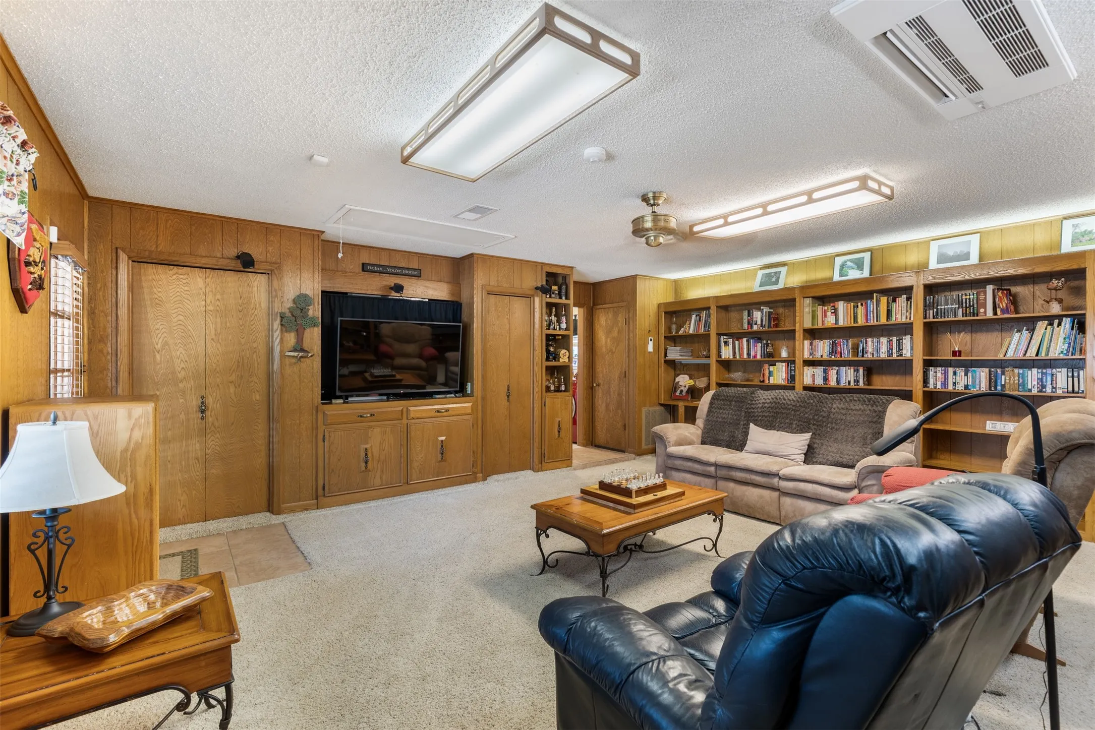 Single Family Residence For Sale in Grayson County , 804 Holland Drive, Denison, Texas 75020, 4 Bedroom, 3 Bathroom, 2 Garage spaces, 2,748 Sqft, built in 1973, mls#21309404, Real Estate Agent in Denison, Homes For Sale in Grayson county, Homes For Sale in Denison, Realtor in Denison Texas, Real Estate Brokerage Independent Realty Texas, Luminita Cordes Realtor