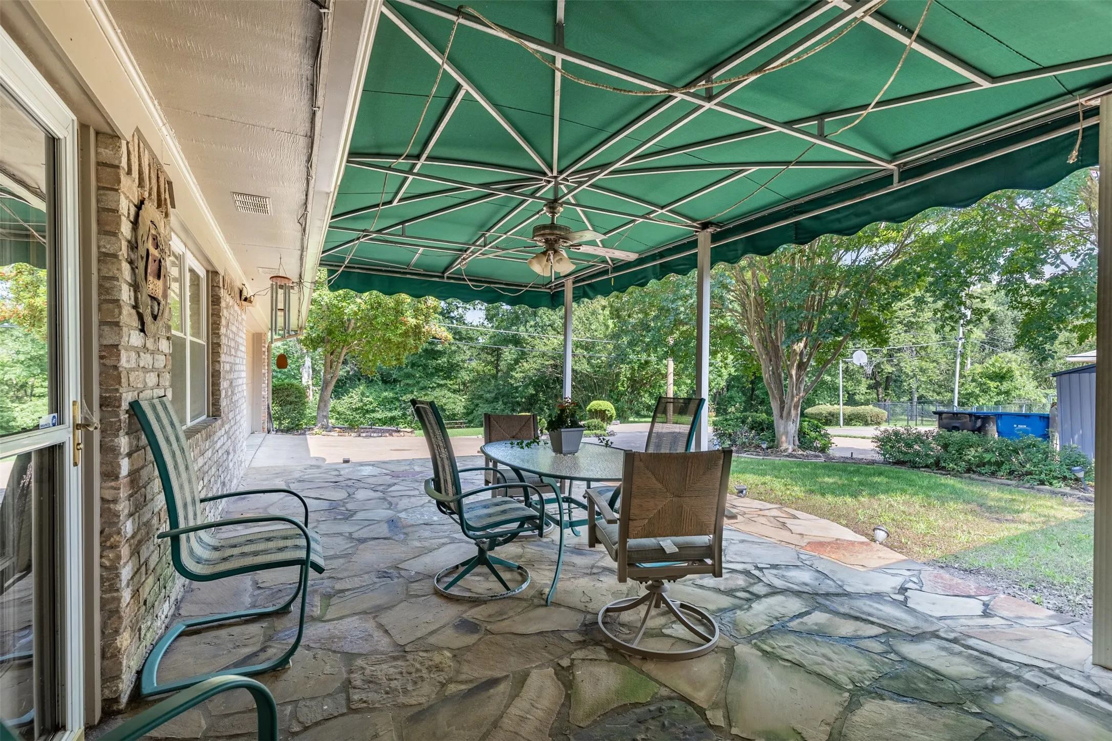 Single Family Residence For Sale in Grayson County , 804 Holland Drive, Denison, Texas 75020, 4 Bedroom, 3 Bathroom, 2 Garage spaces, 2,748 Sqft, built in 1973, mls#21309404, Real Estate Agent in Denison, Homes For Sale in Grayson county, Homes For Sale in Denison, Realtor in Denison Texas, Real Estate Brokerage Independent Realty Texas, Luminita Cordes Realtor