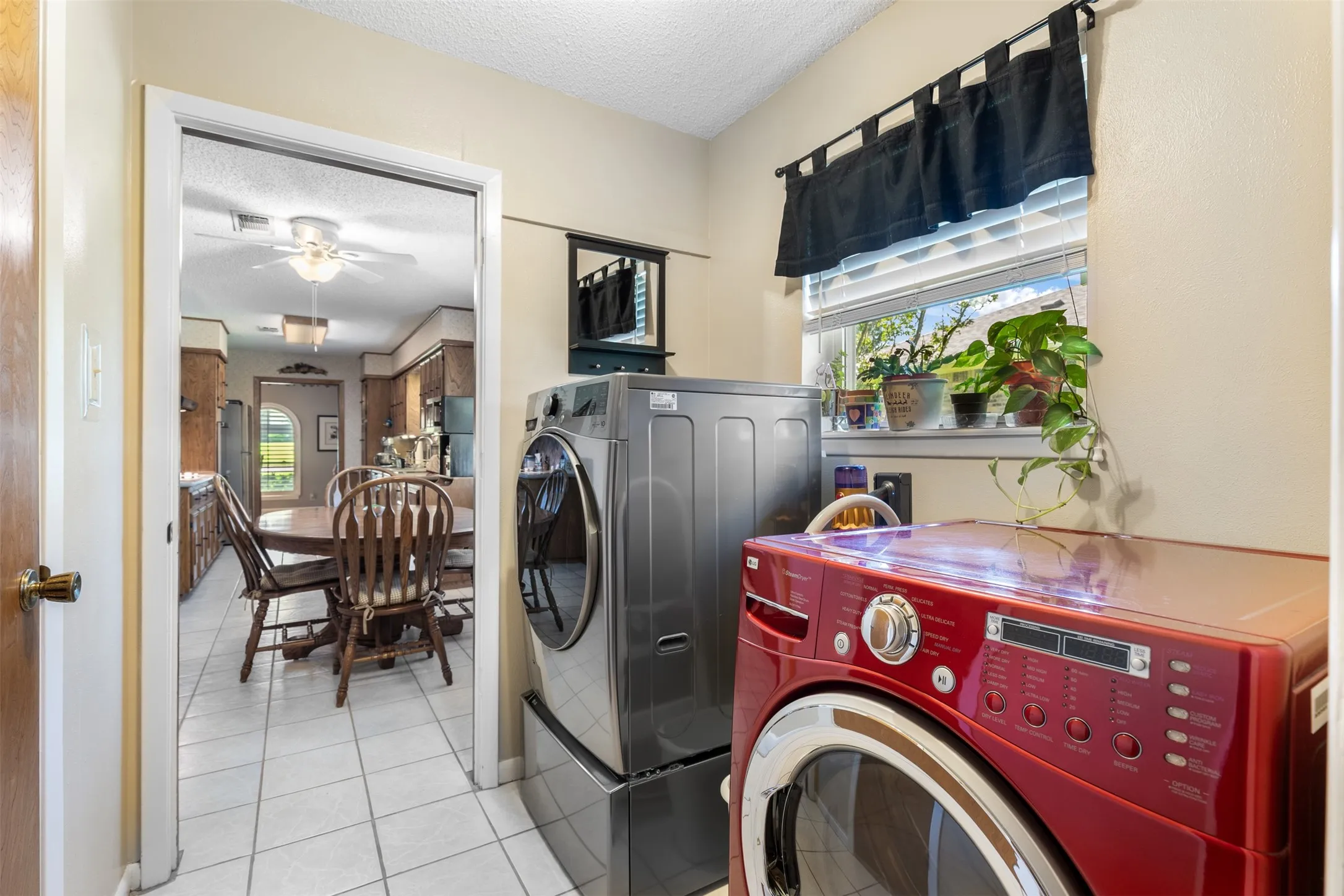 Single Family Residence For Sale in Grayson County , 804 Holland Drive, Denison, Texas 75020, 4 Bedroom, 3 Bathroom, 2 Garage spaces, 2,748 Sqft, built in 1973, mls#21309404, Real Estate Agent in Denison, Homes For Sale in Grayson county, Homes For Sale in Denison, Realtor in Denison Texas, Real Estate Brokerage Independent Realty Texas, Luminita Cordes Realtor