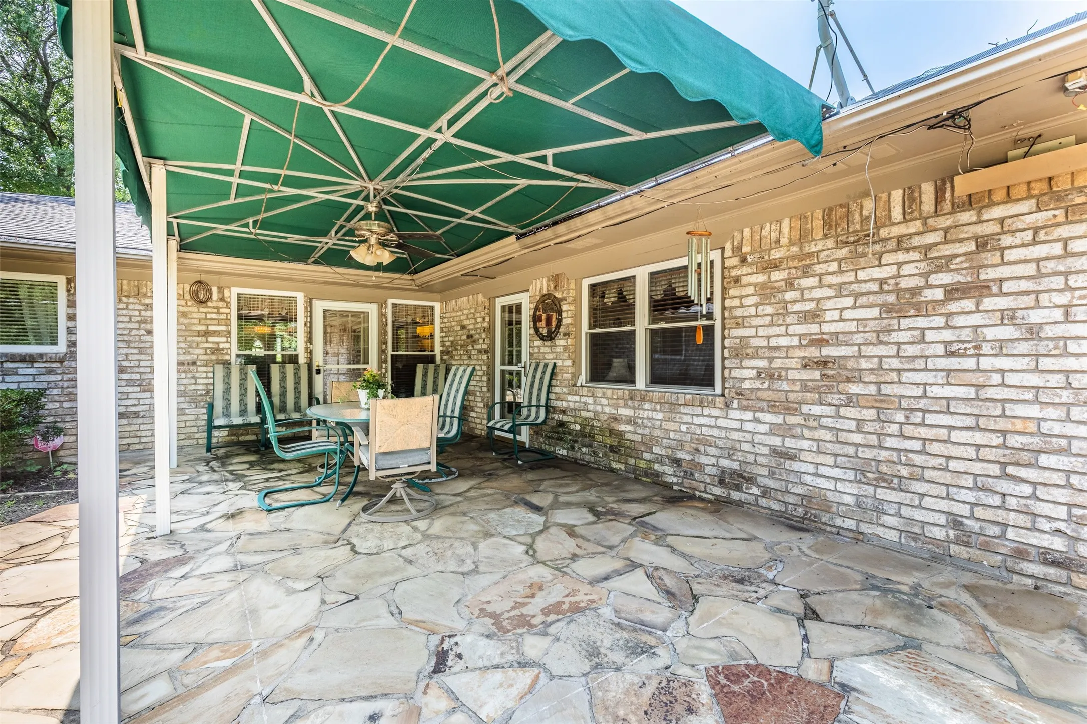 Single Family Residence For Sale in Grayson County , 804 Holland Drive, Denison, Texas 75020, 4 Bedroom, 3 Bathroom, 2 Garage spaces, 2,748 Sqft, built in 1973, mls#21309404, Real Estate Agent in Denison, Homes For Sale in Grayson county, Homes For Sale in Denison, Realtor in Denison Texas, Real Estate Brokerage Independent Realty Texas, Luminita Cordes Realtor