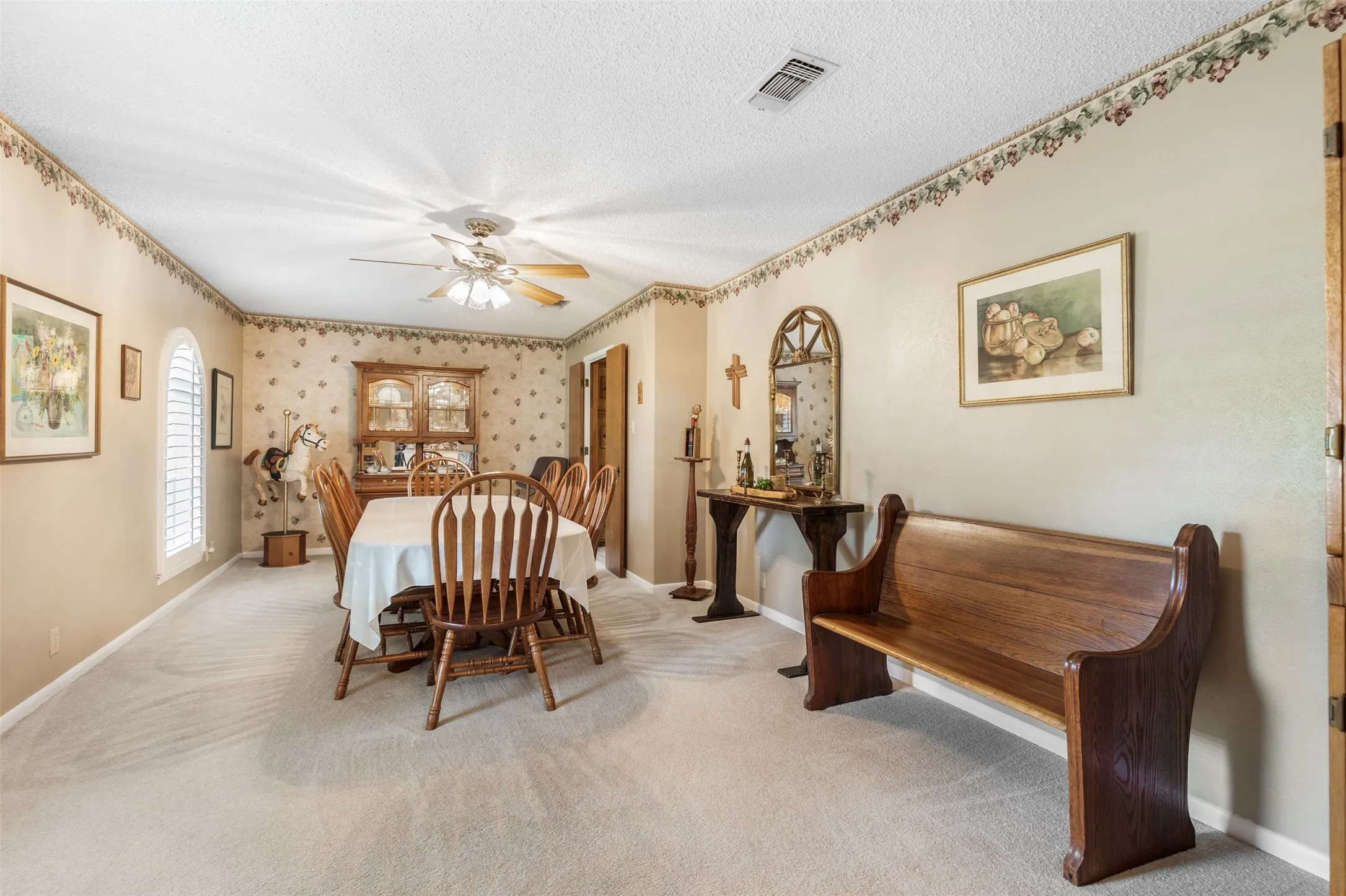 Single Family Residence For Sale in Grayson County , 804 Holland Drive, Denison, Texas 75020, 4 Bedroom, 3 Bathroom, 2 Garage spaces, 2,748 Sqft, built in 1973, mls#21309404, Real Estate Agent in Denison, Homes For Sale in Grayson county, Homes For Sale in Denison, Realtor in Denison Texas, Real Estate Brokerage Independent Realty Texas, Luminita Cordes Realtor