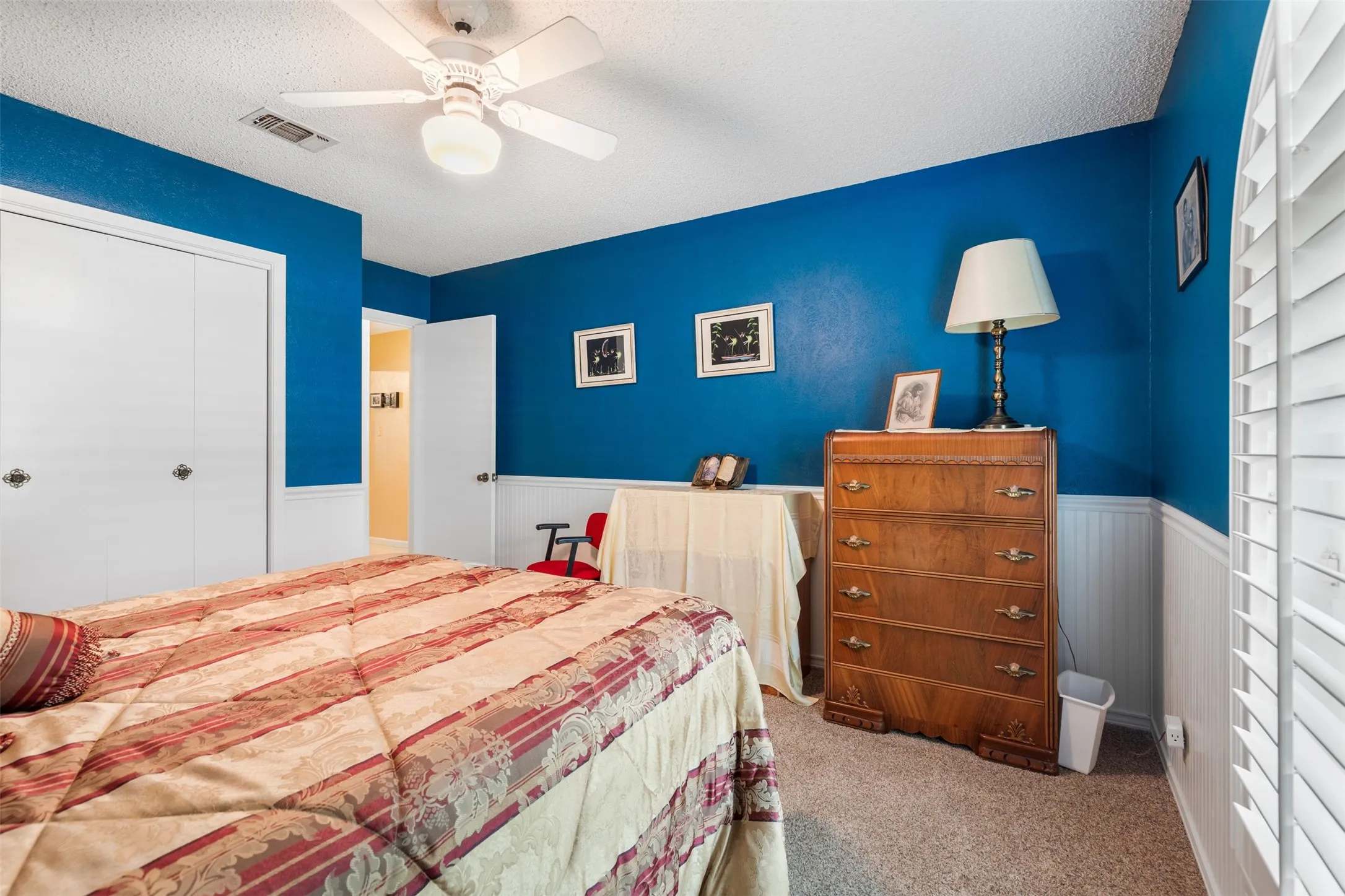 Single Family Residence For Sale in Grayson County , 804 Holland Drive, Denison, Texas 75020, 4 Bedroom, 3 Bathroom, 2 Garage spaces, 2,748 Sqft, built in 1973, mls#21309404, Real Estate Agent in Denison, Homes For Sale in Grayson county, Homes For Sale in Denison, Realtor in Denison Texas, Real Estate Brokerage Independent Realty Texas, Luminita Cordes Realtor