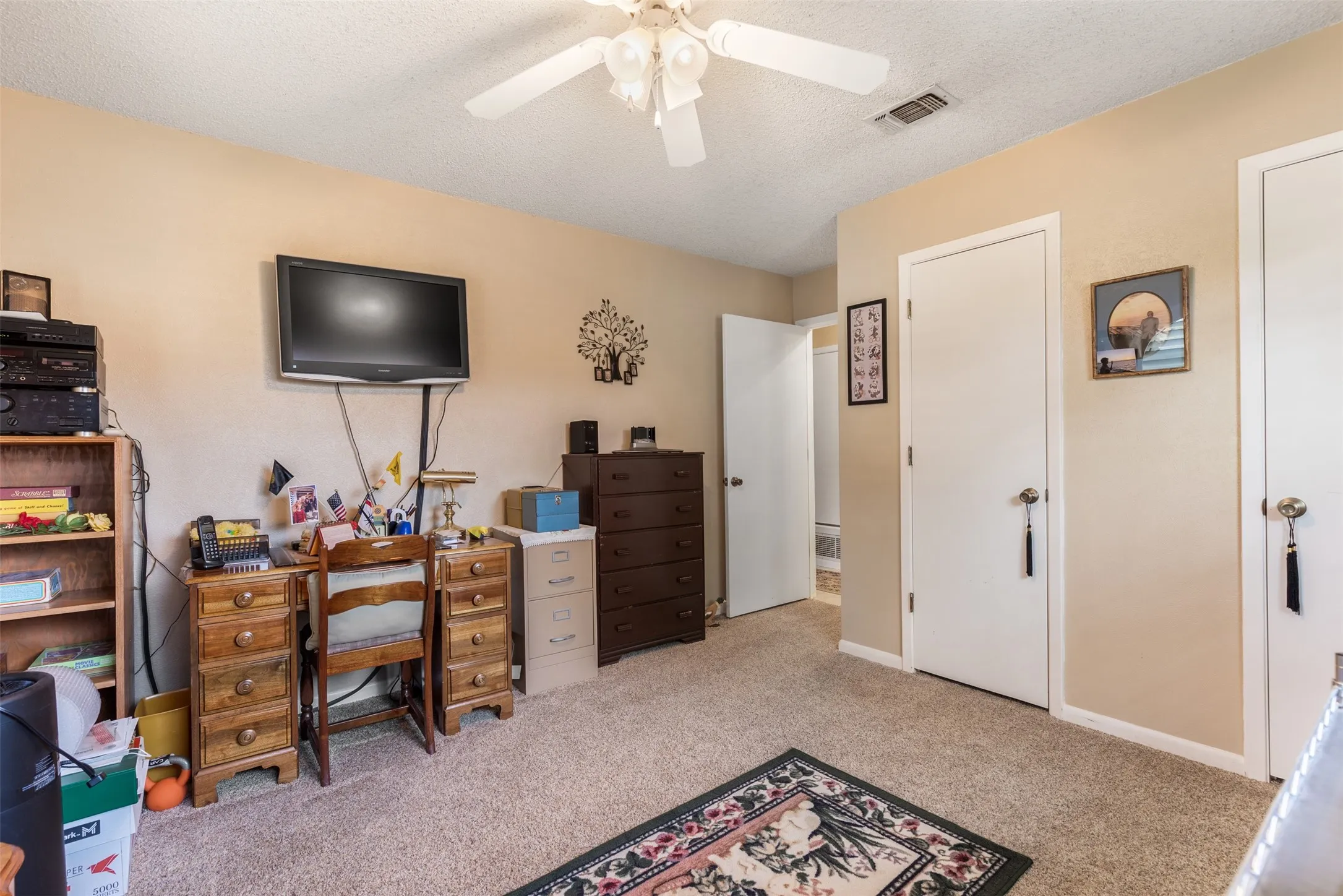 Single Family Residence For Sale in Grayson County , 804 Holland Drive, Denison, Texas 75020, 4 Bedroom, 3 Bathroom, 2 Garage spaces, 2,748 Sqft, built in 1973, mls#21309404, Real Estate Agent in Denison, Homes For Sale in Grayson county, Homes For Sale in Denison, Realtor in Denison Texas, Real Estate Brokerage Independent Realty Texas, Luminita Cordes Realtor