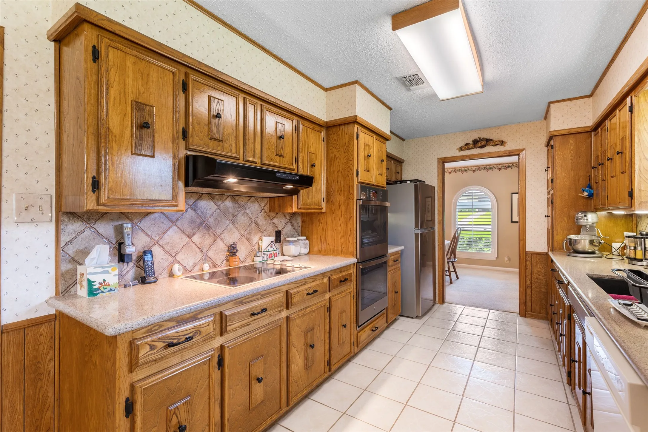 Single Family Residence For Sale in Grayson County , 804 Holland Drive, Denison, Texas 75020, 4 Bedroom, 3 Bathroom, 2 Garage spaces, 2,748 Sqft, built in 1973, mls#21309404, Real Estate Agent in Denison, Homes For Sale in Grayson county, Homes For Sale in Denison, Realtor in Denison Texas, Real Estate Brokerage Independent Realty Texas, Luminita Cordes Realtor