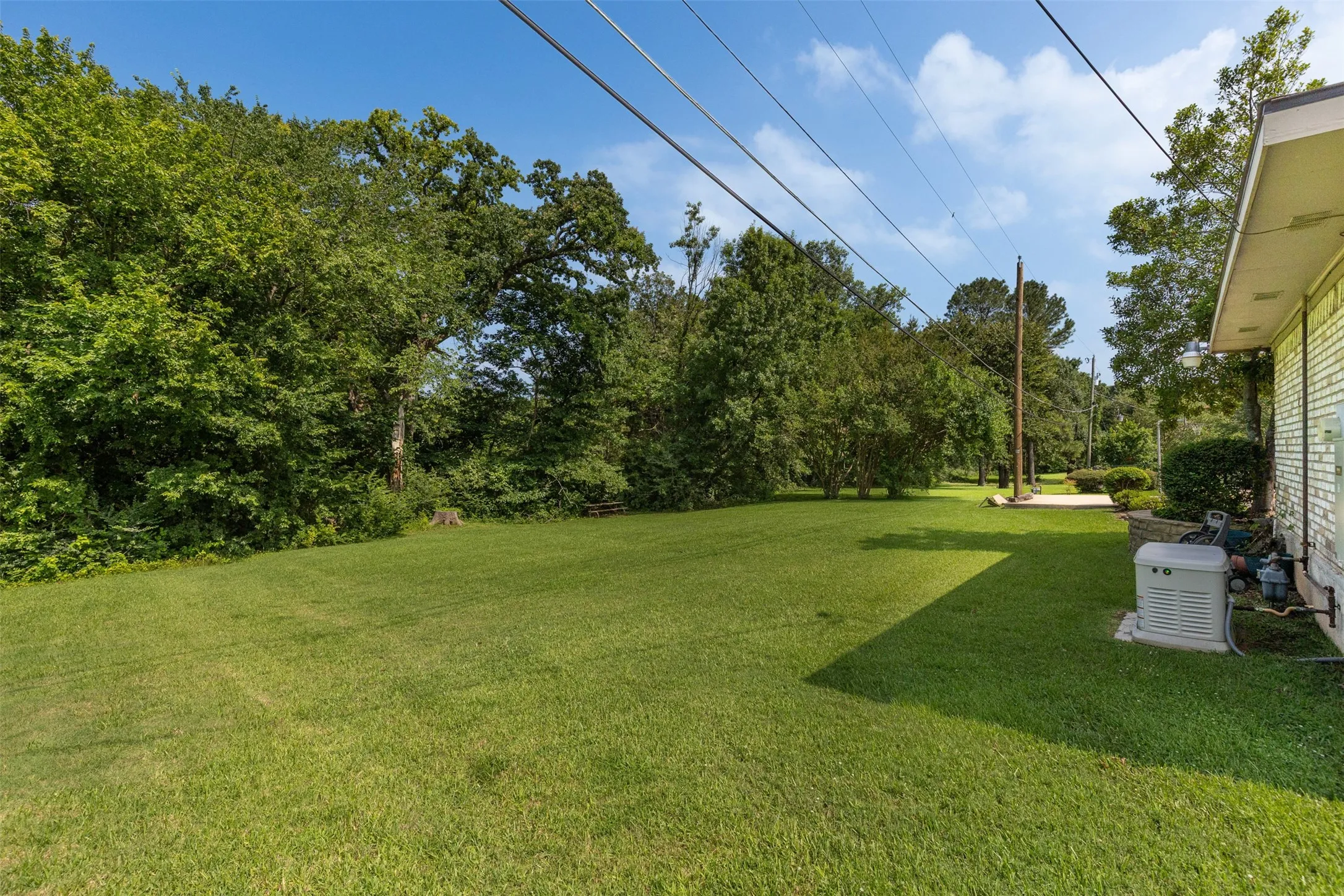 Single Family Residence For Sale in Grayson County , 804 Holland Drive, Denison, Texas 75020, 4 Bedroom, 3 Bathroom, 2 Garage spaces, 2,748 Sqft, built in 1973, mls#21309404, Real Estate Agent in Denison, Homes For Sale in Grayson county, Homes For Sale in Denison, Realtor in Denison Texas, Real Estate Brokerage Independent Realty Texas, Luminita Cordes Realtor