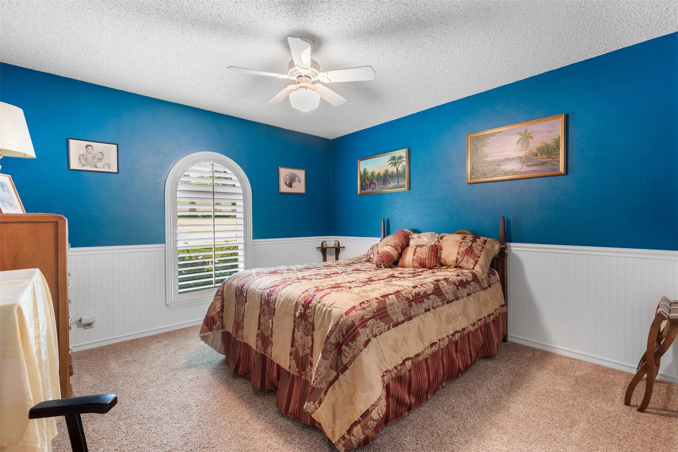 Single Family Residence For Sale in Grayson County , 804 Holland Drive, Denison, Texas 75020, 4 Bedroom, 3 Bathroom, 2 Garage spaces, 2,748 Sqft, built in 1973, mls#21309404, Real Estate Agent in Denison, Homes For Sale in Grayson county, Homes For Sale in Denison, Realtor in Denison Texas, Real Estate Brokerage Independent Realty Texas, Luminita Cordes Realtor