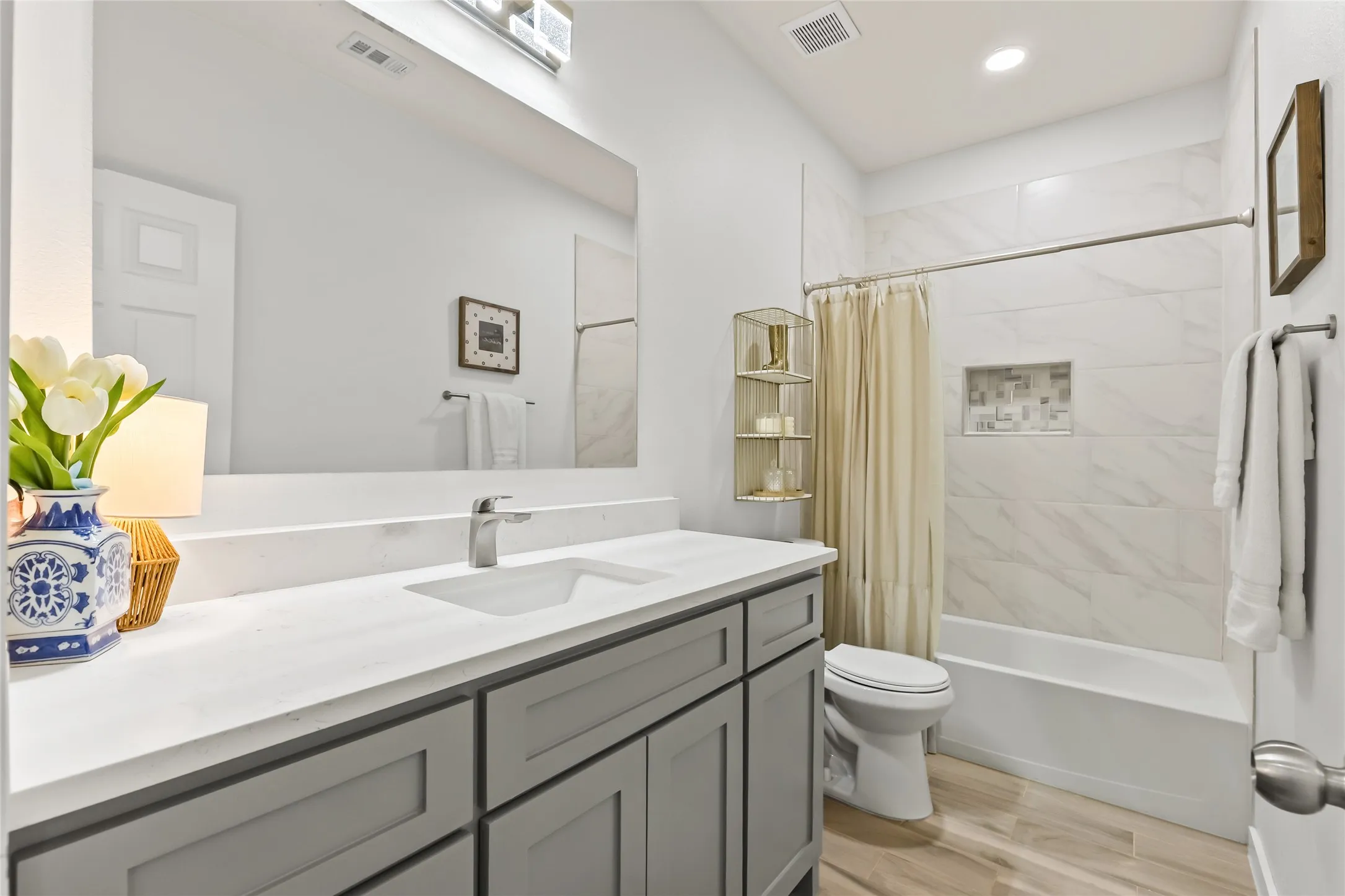 Single Family Residence For Sale in Hunt County , 1326 Hemphill Street, Greenville, Texas 75401, 3 Bedroom, 2 Bathroom, 1 Garage spaces, 1,526 Sqft, built in 2022, mls#21310463, Real Estate Agent in Greenville, Homes For Sale in Hunt county, Homes For Sale in Greenville, Realtor in Greenville Texas, Real Estate Brokerage Independent Realty Texas, Luminita Cordes Realtor