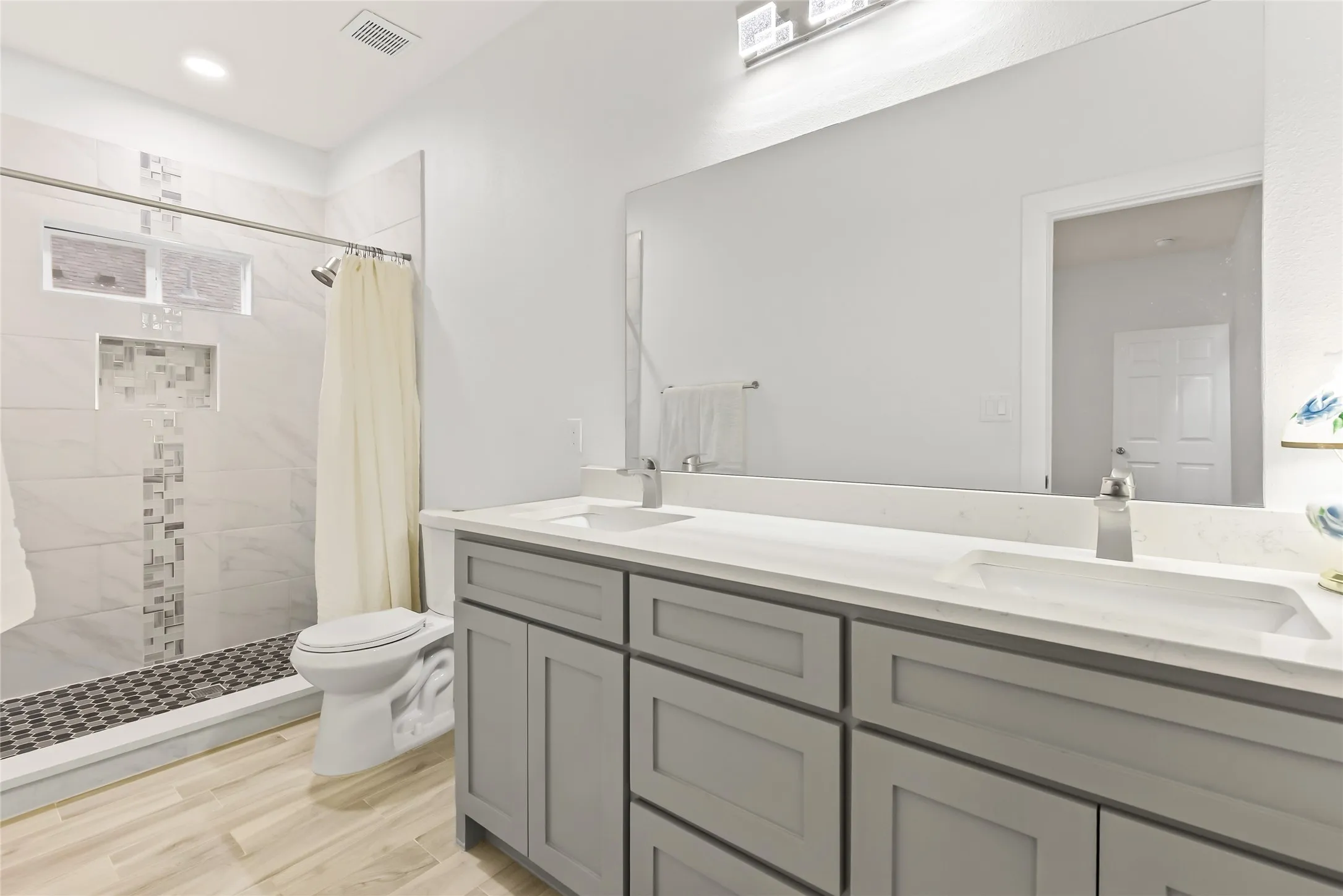 Single Family Residence For Sale in Hunt County , 1326 Hemphill Street, Greenville, Texas 75401, 3 Bedroom, 2 Bathroom, 1 Garage spaces, 1,526 Sqft, built in 2022, mls#21310463, Real Estate Agent in Greenville, Homes For Sale in Hunt county, Homes For Sale in Greenville, Realtor in Greenville Texas, Real Estate Brokerage Independent Realty Texas, Luminita Cordes Realtor