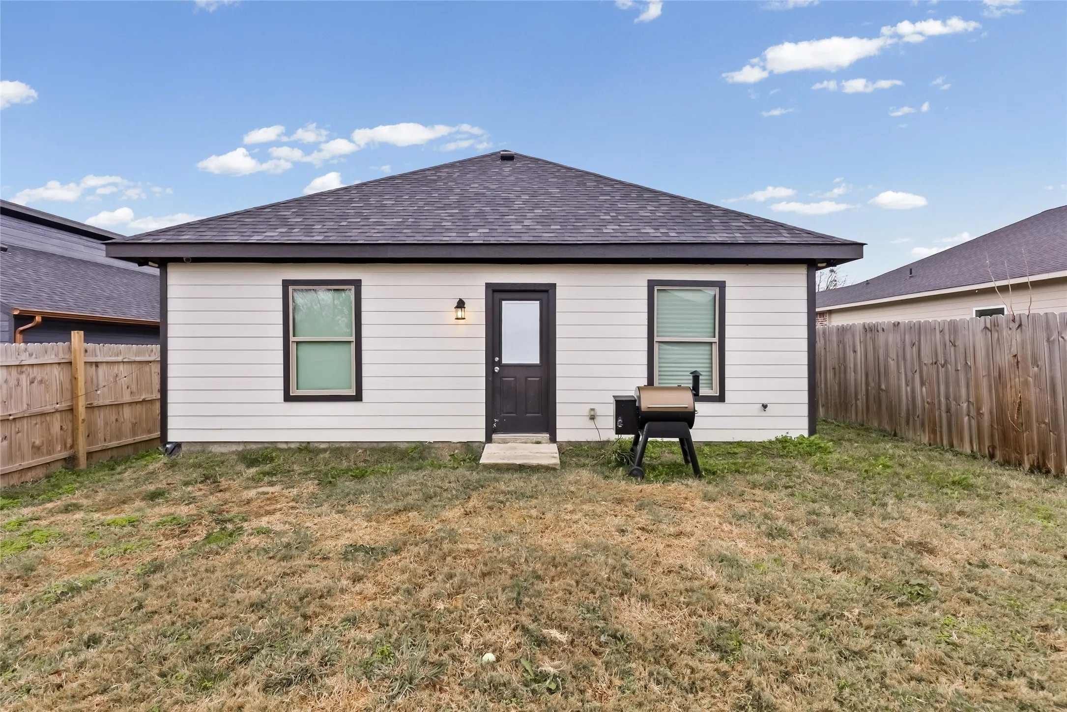Single Family Residence For Sale in Hunt County , 1326 Hemphill Street, Greenville, Texas 75401, 3 Bedroom, 2 Bathroom, 1 Garage spaces, 1,526 Sqft, built in 2022, mls#21310463, Real Estate Agent in Greenville, Homes For Sale in Hunt county, Homes For Sale in Greenville, Realtor in Greenville Texas, Real Estate Brokerage Independent Realty Texas, Luminita Cordes Realtor