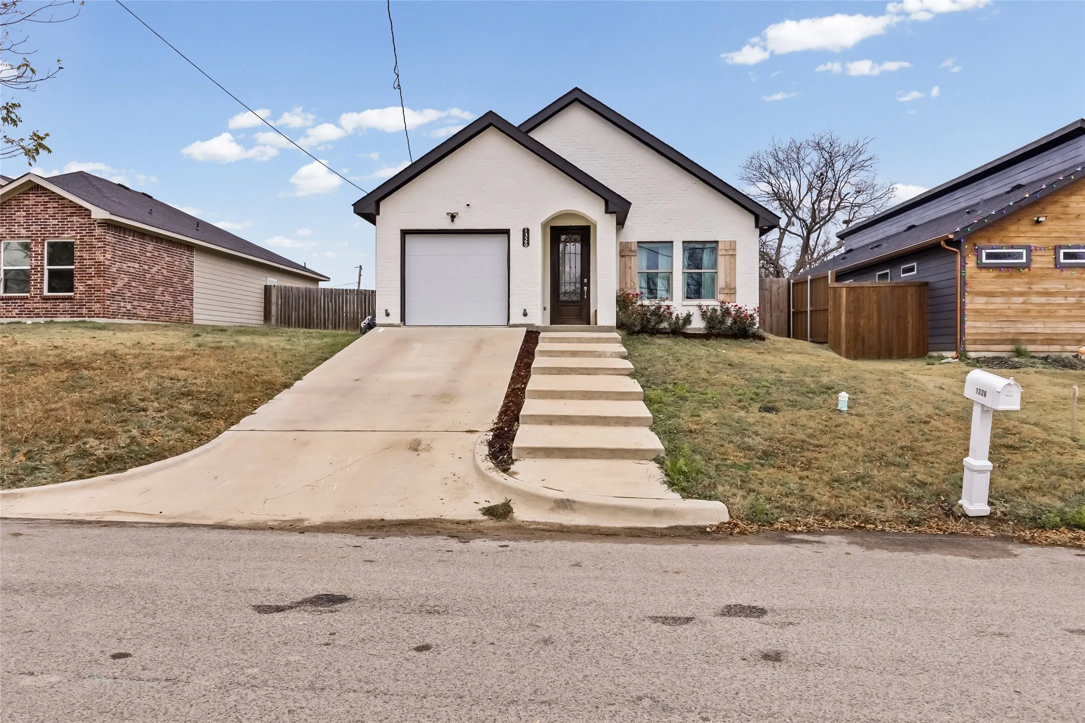 Single Family Residence For Sale in Hunt County , 1326 Hemphill Street, Greenville, Texas 75401, 3 Bedroom, 2 Bathroom, 1 Garage spaces, 1,526 Sqft, built in 2022, mls#21310463, Real Estate Agent in Greenville, Homes For Sale in Hunt county, Homes For Sale in Greenville, Realtor in Greenville Texas, Real Estate Brokerage Independent Realty Texas, Luminita Cordes Realtor