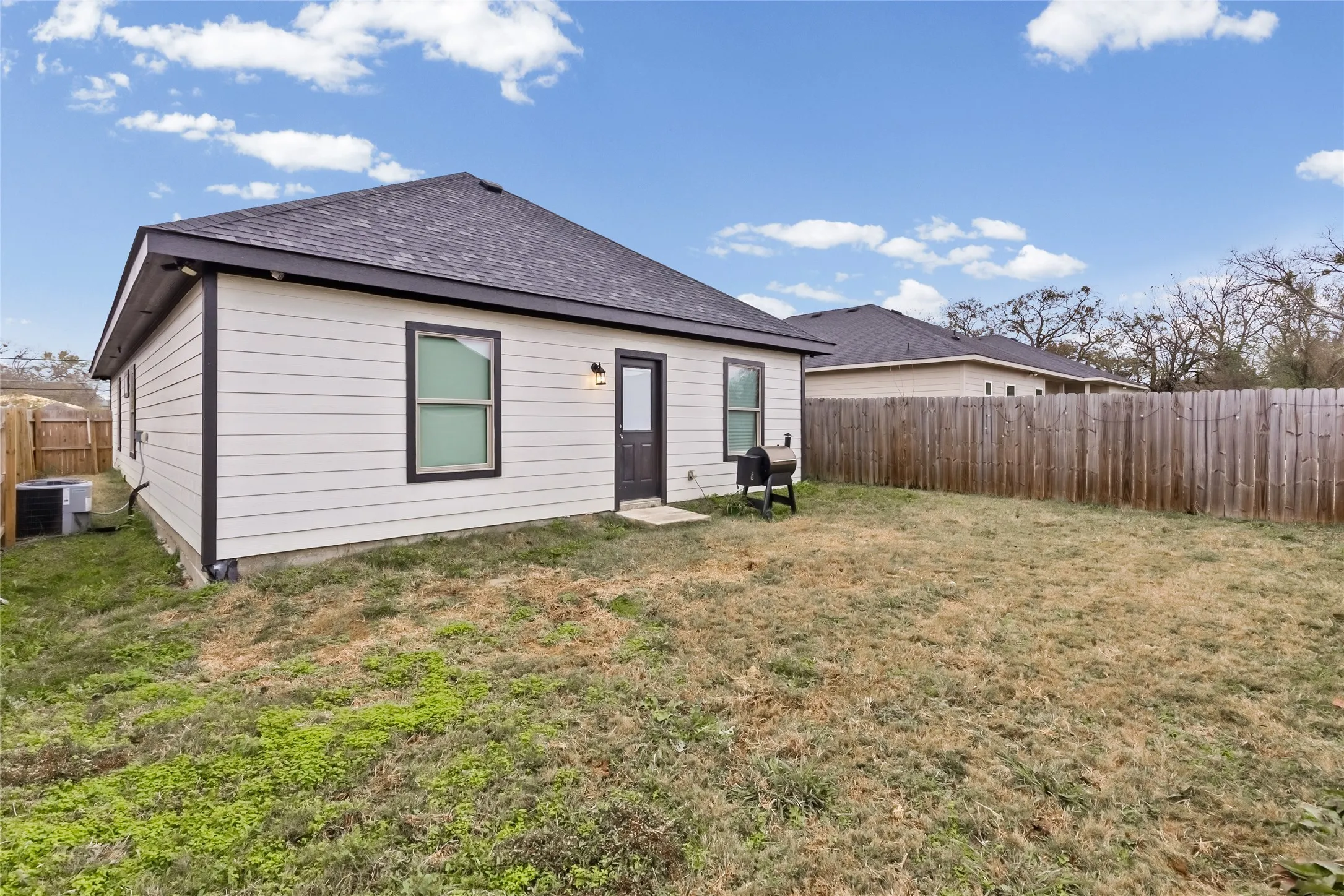 Single Family Residence For Sale in Hunt County , 1326 Hemphill Street, Greenville, Texas 75401, 3 Bedroom, 2 Bathroom, 1 Garage spaces, 1,526 Sqft, built in 2022, mls#21310463, Real Estate Agent in Greenville, Homes For Sale in Hunt county, Homes For Sale in Greenville, Realtor in Greenville Texas, Real Estate Brokerage Independent Realty Texas, Luminita Cordes Realtor