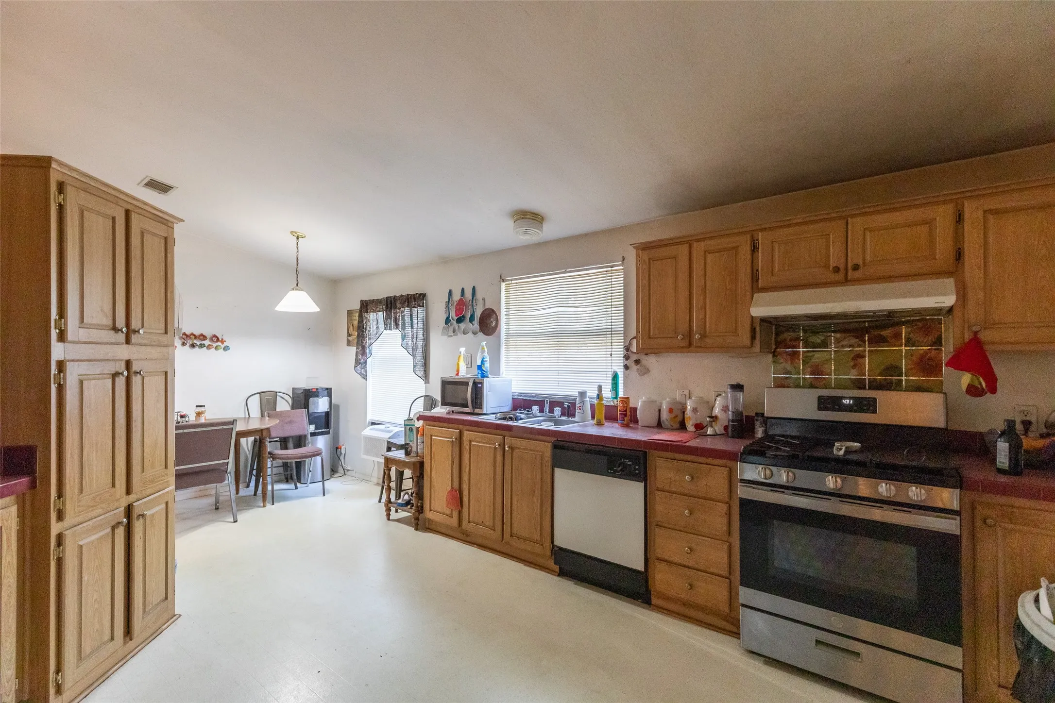 Mobile Home For Sale in Callahan County , 7852 Fm 603, Clyde, Texas 79510, 3 Bedroom, 2 Bathroom, Garage spaces, 1,456 Sqft, built in 1995, mls#21310883, Real Estate Agent in Clyde, Homes For Sale in Callahan county, Homes For Sale in Clyde, Realtor in Clyde Texas, Real Estate Brokerage Independent Realty Texas, Luminita Cordes Realtor
