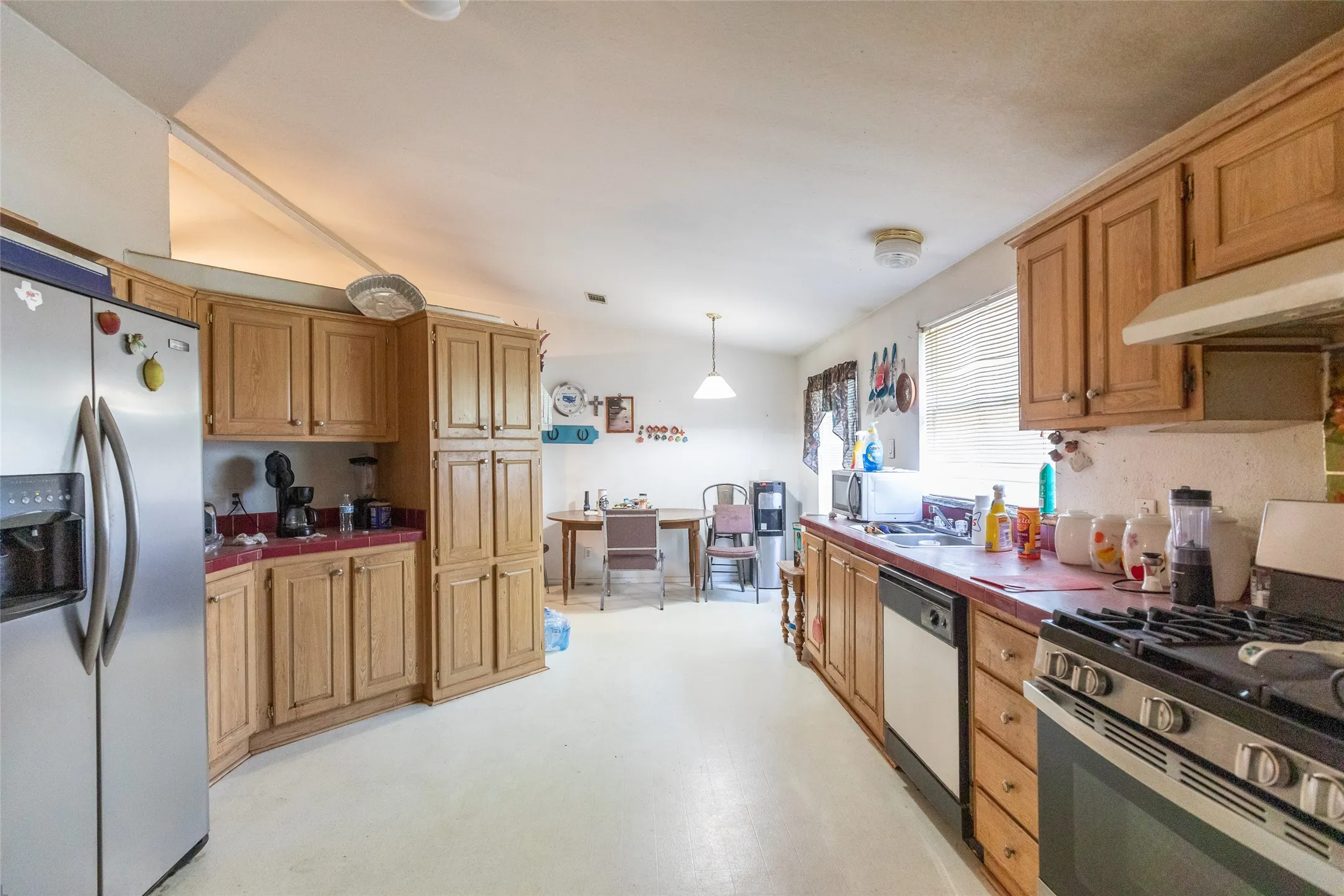 Mobile Home For Sale in Callahan County , 7852 Fm 603, Clyde, Texas 79510, 3 Bedroom, 2 Bathroom, Garage spaces, 1,456 Sqft, built in 1995, mls#21310883, Real Estate Agent in Clyde, Homes For Sale in Callahan county, Homes For Sale in Clyde, Realtor in Clyde Texas, Real Estate Brokerage Independent Realty Texas, Luminita Cordes Realtor