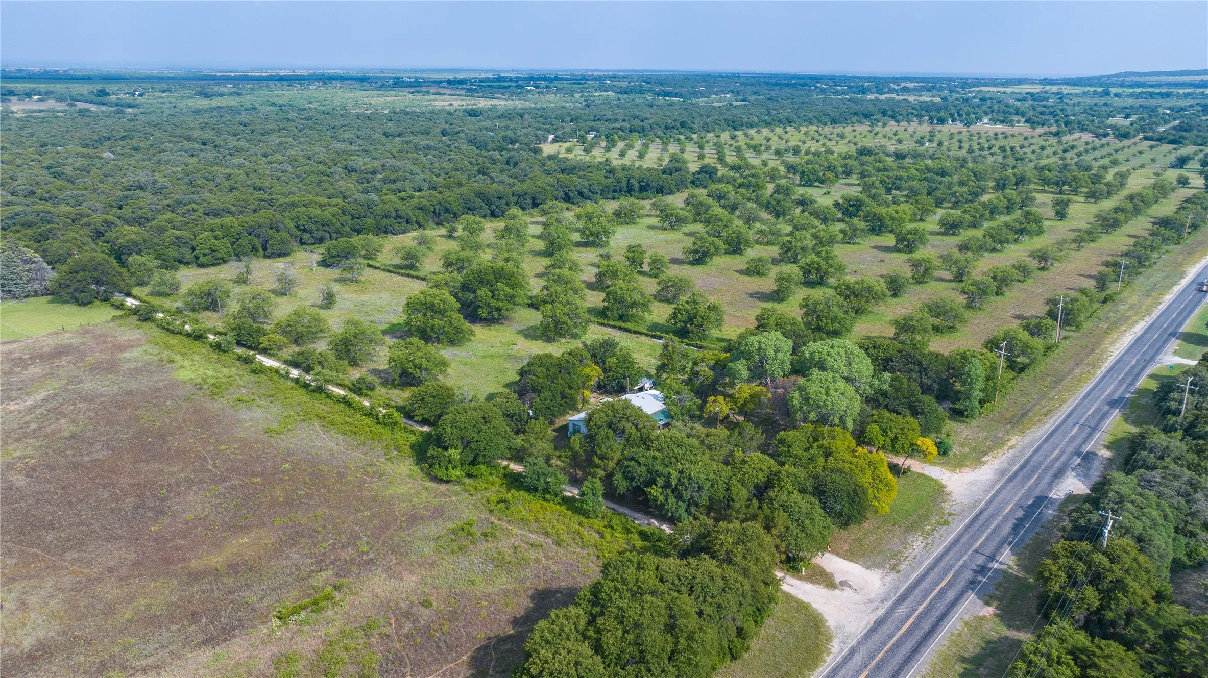 Mobile Home For Sale in Callahan County , 7852 Fm 603, Clyde, Texas 79510, 3 Bedroom, 2 Bathroom, Garage spaces, 1,456 Sqft, built in 1995, mls#21310883, Real Estate Agent in Clyde, Homes For Sale in Callahan county, Homes For Sale in Clyde, Realtor in Clyde Texas, Real Estate Brokerage Independent Realty Texas, Luminita Cordes Realtor